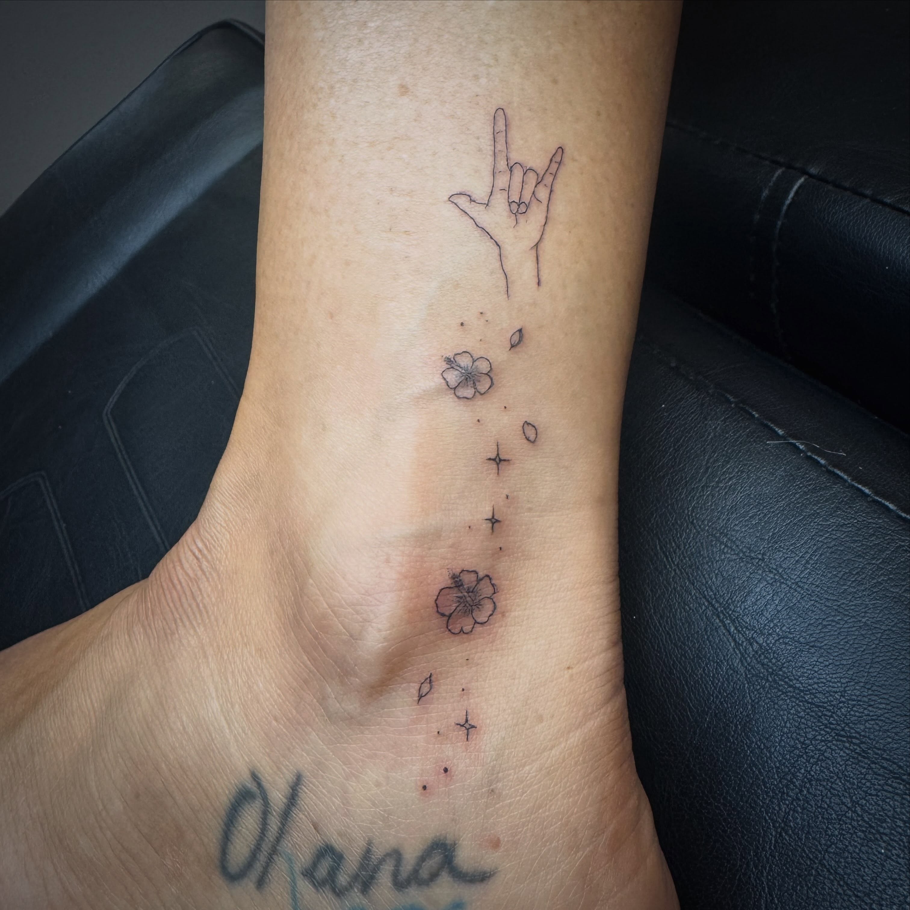 Tattoo by @evolveink.tattoos — dotwork, minimalist