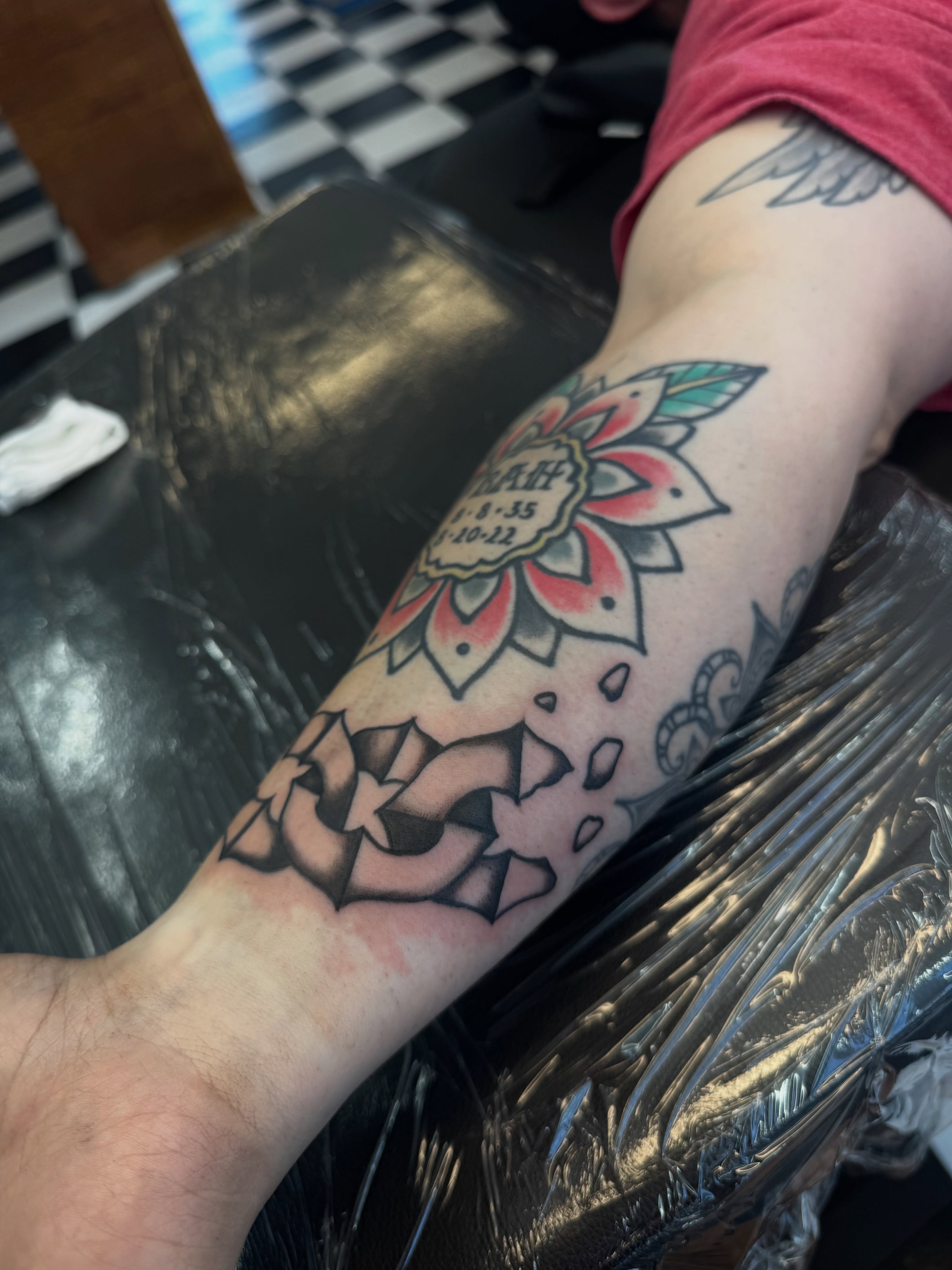 Floral mandala American traditional tattoo on the forearm by Béle Benard