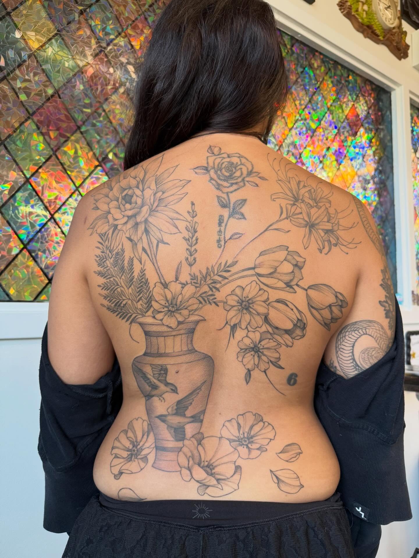 Flower arrangement black and grey tattoo on the back by Peter Harren