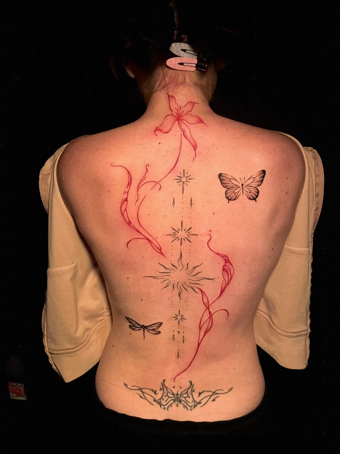 Abstract design fine line tattoo on the back by 𝕲𝖗𝖆𝖈𝖊 🥀 ᴛᴀᴛᴛᴏᴏ