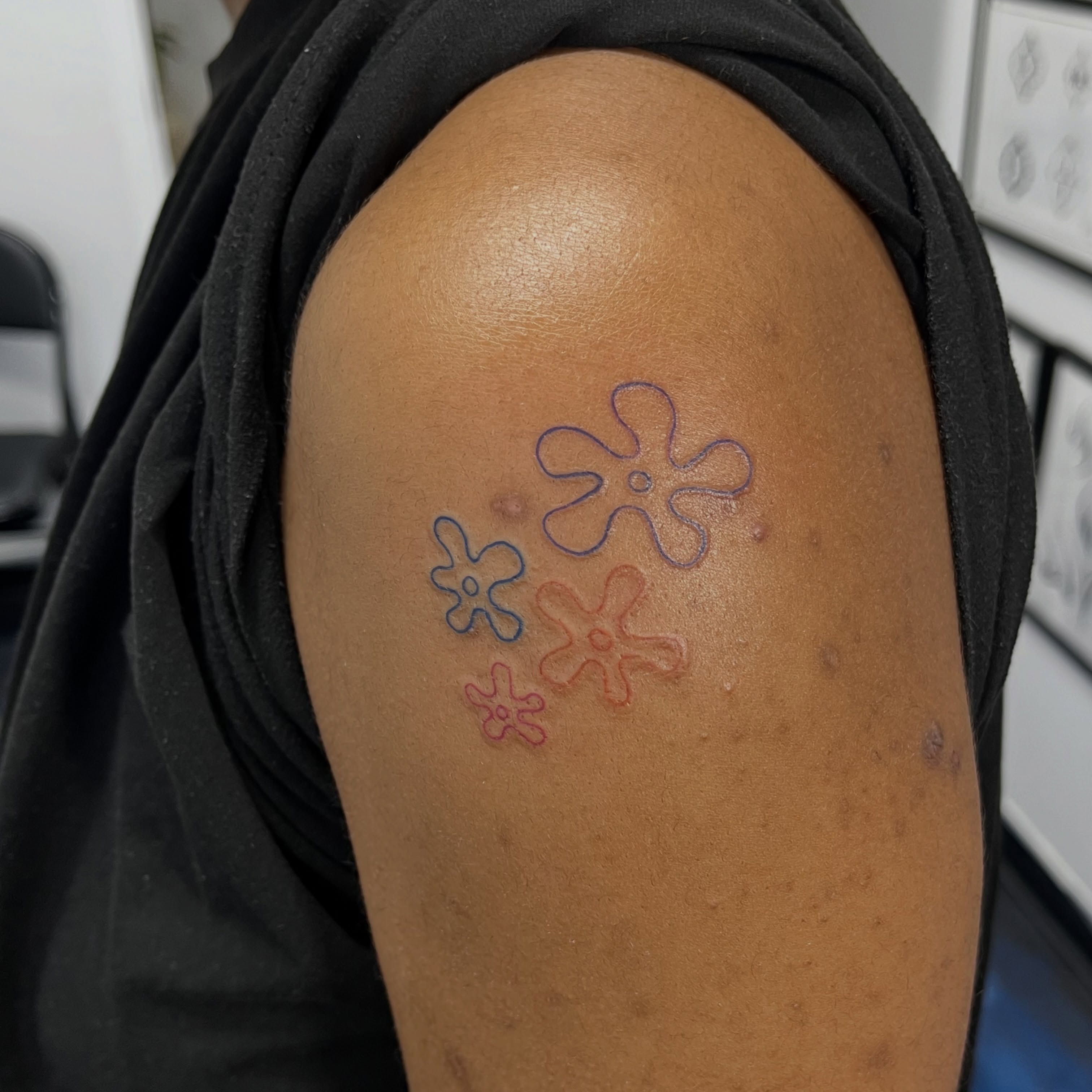 Flowers geometric tattoo on the shoulder by Sid
