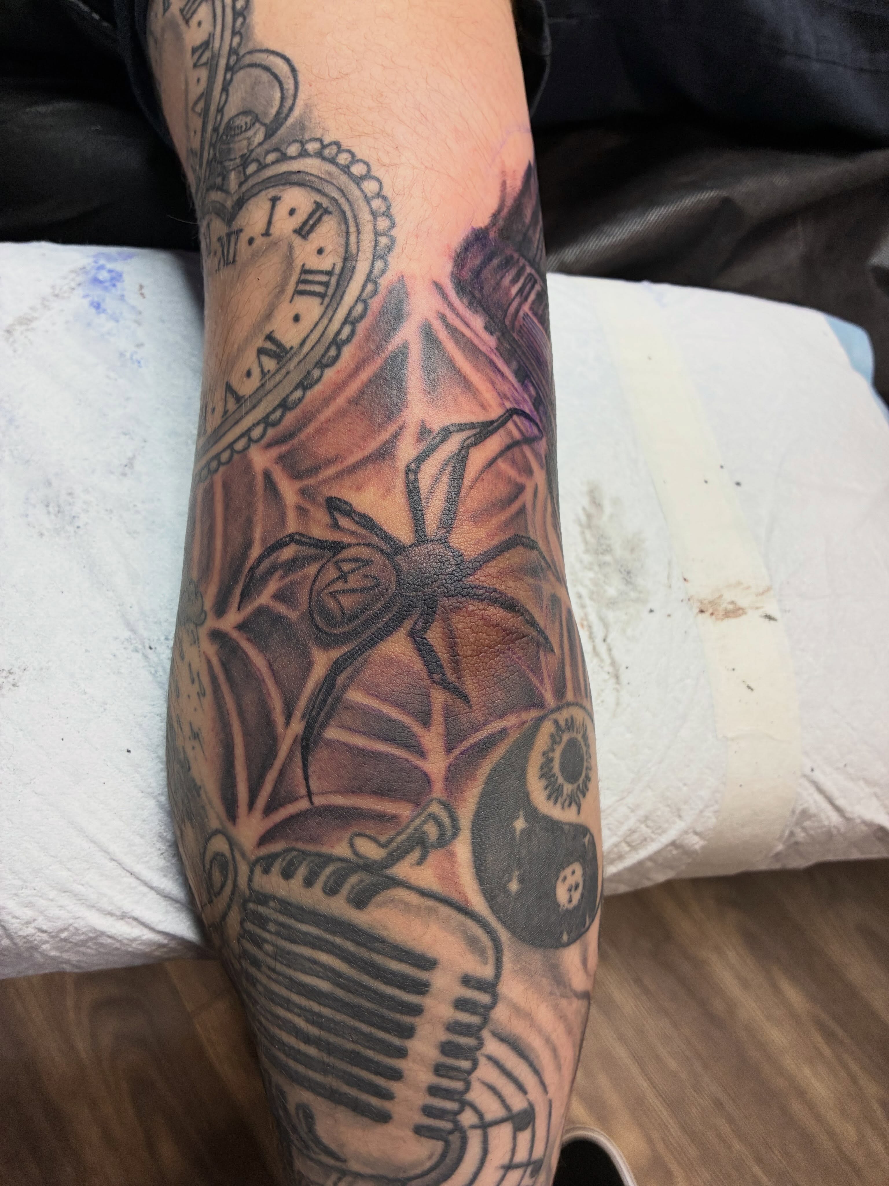 Tattoo by @kilinkstr14 — black_and_grey, realism