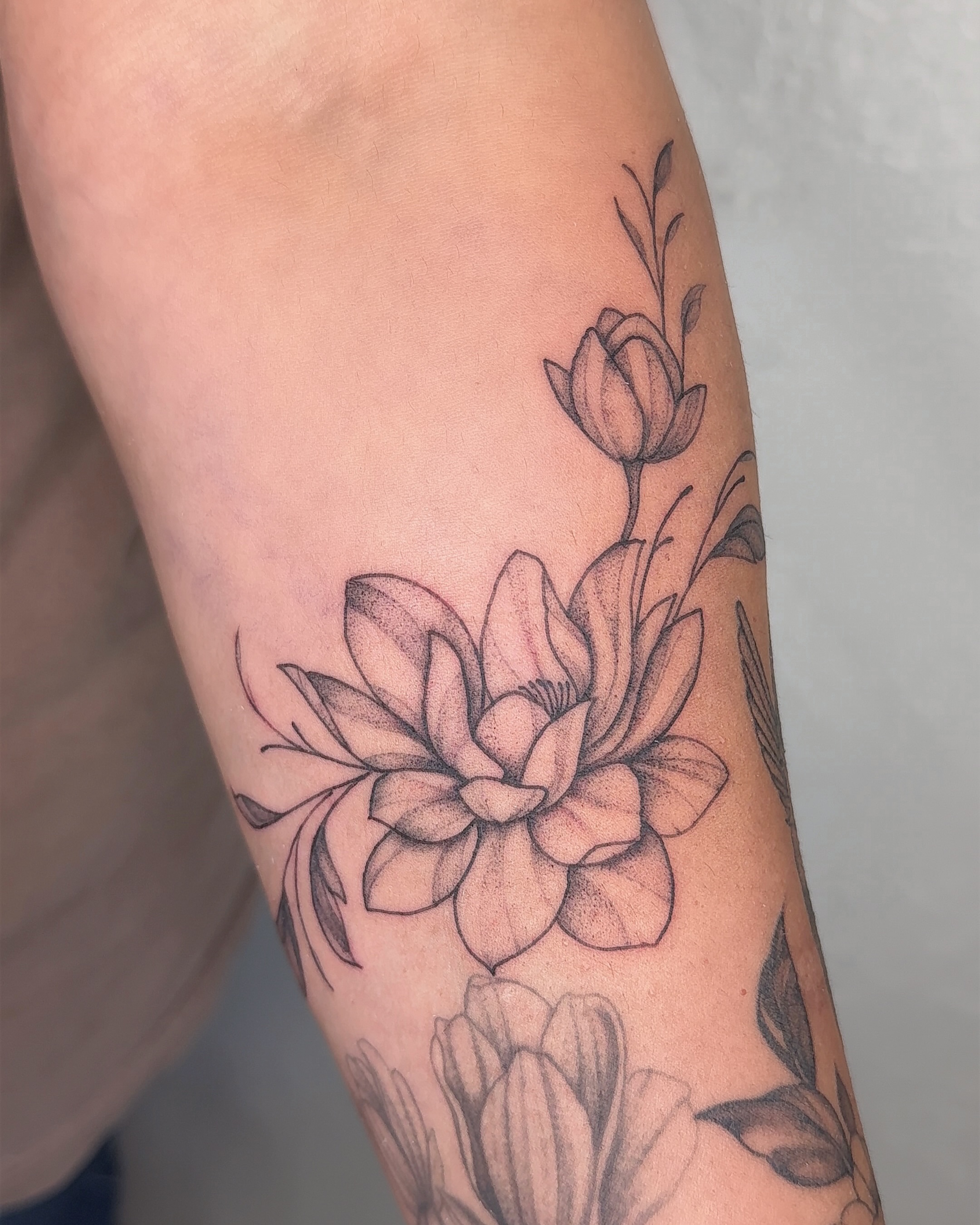 Tattoo by @burningrebelliontattoo β dotwork