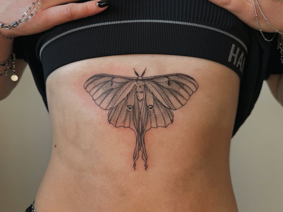 Moth black and grey tattoo on the ribs by Paulina Vazquez