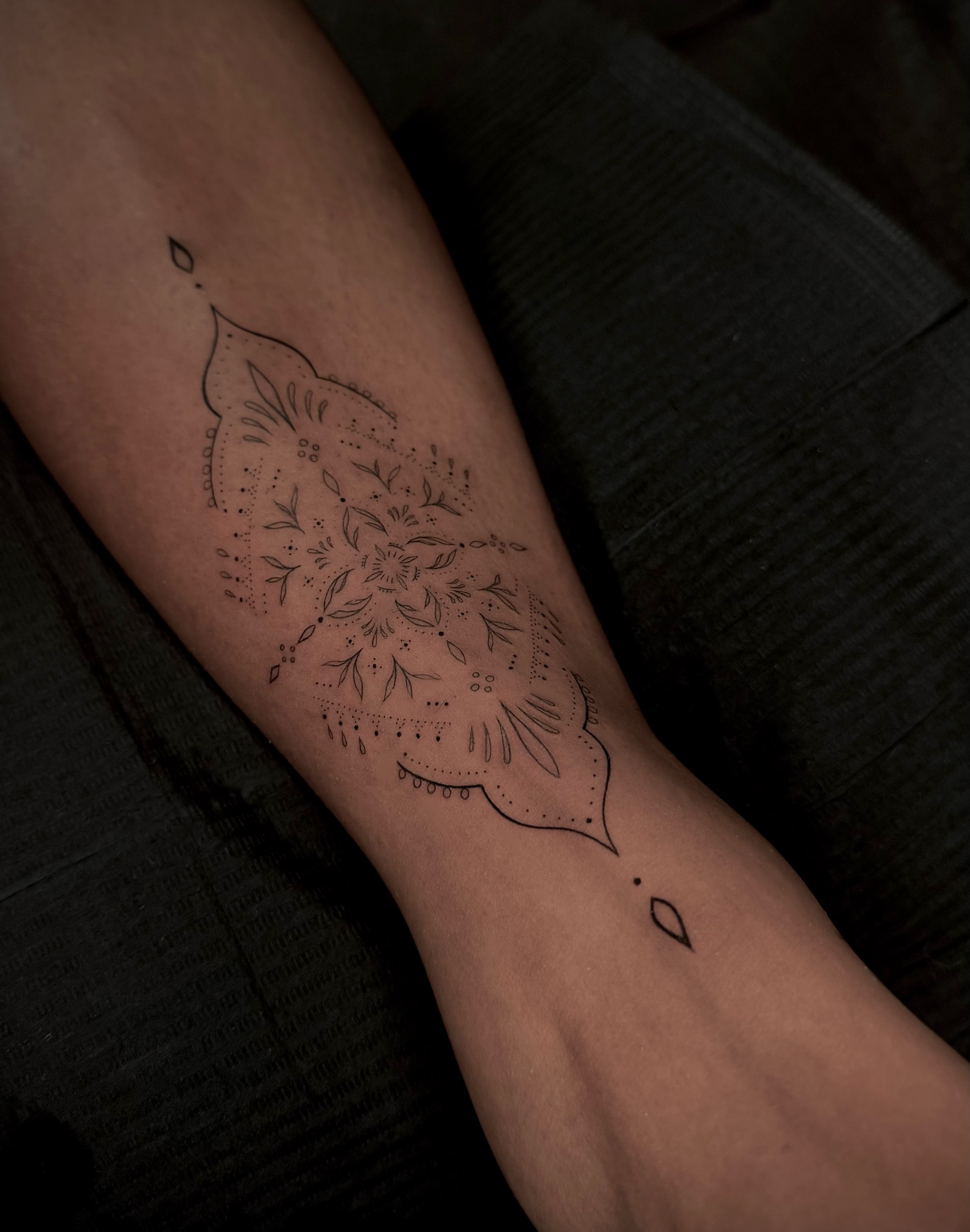 Floral mandala dotwork tattoo on the forearm by 𝓛𝓲𝓷𝓪 ∙ ғɪɴᴇʟɪɴᴇ ᴛᴀᴛᴛᴏᴏs ∙ ᴄʜᴀʀʟᴏᴛᴛᴇ ɴᴄ🇺🇸 🇺🇦