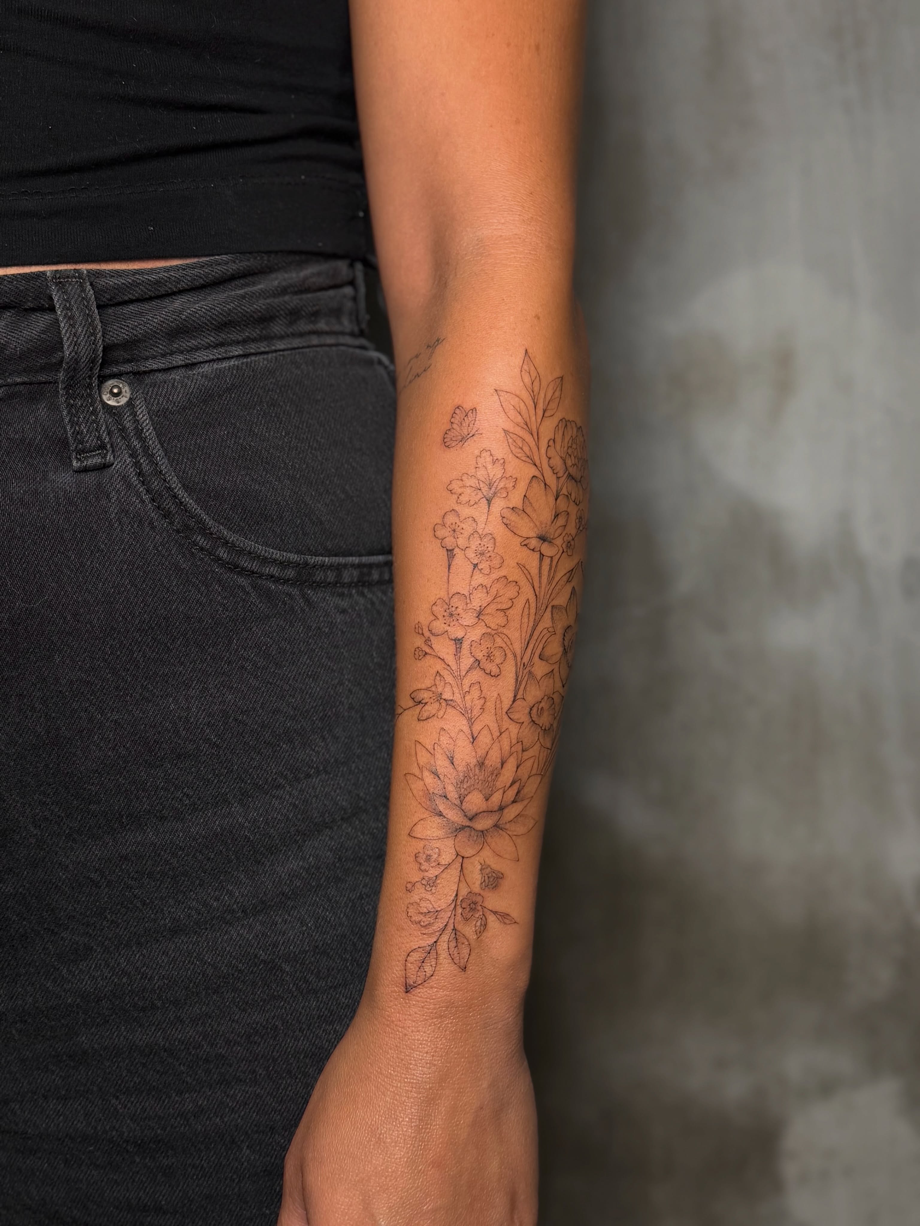 Floral arrangement black and grey tattoo on the forearm by 𝙸𝚗𝚔𝚊𝚗𝚍𝚕𝚒𝚕𝚢𝚜 🤎💉🐻🌸