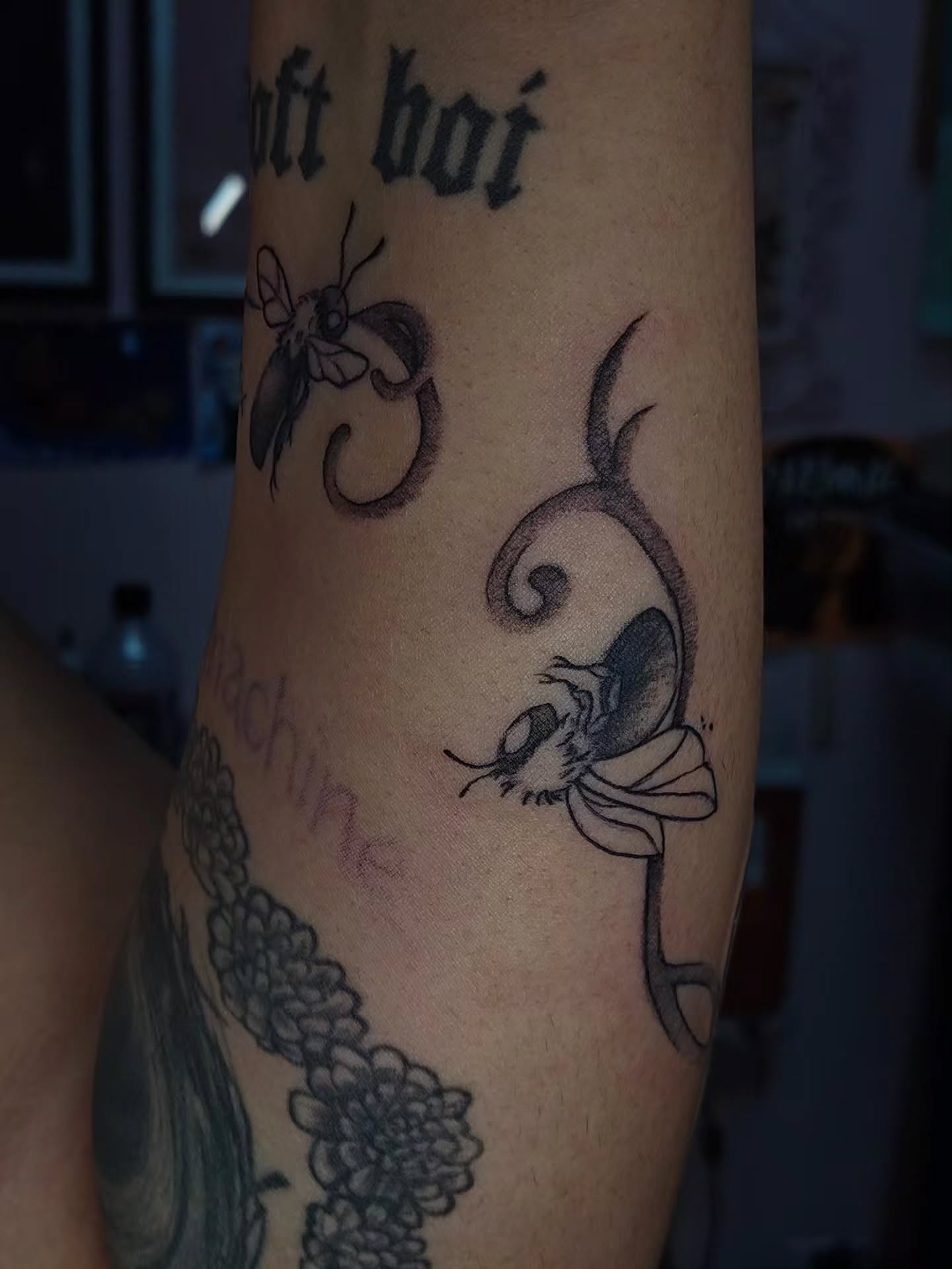 Insect and yin-yang black and grey tattoo on the forearm by Luna 🌙