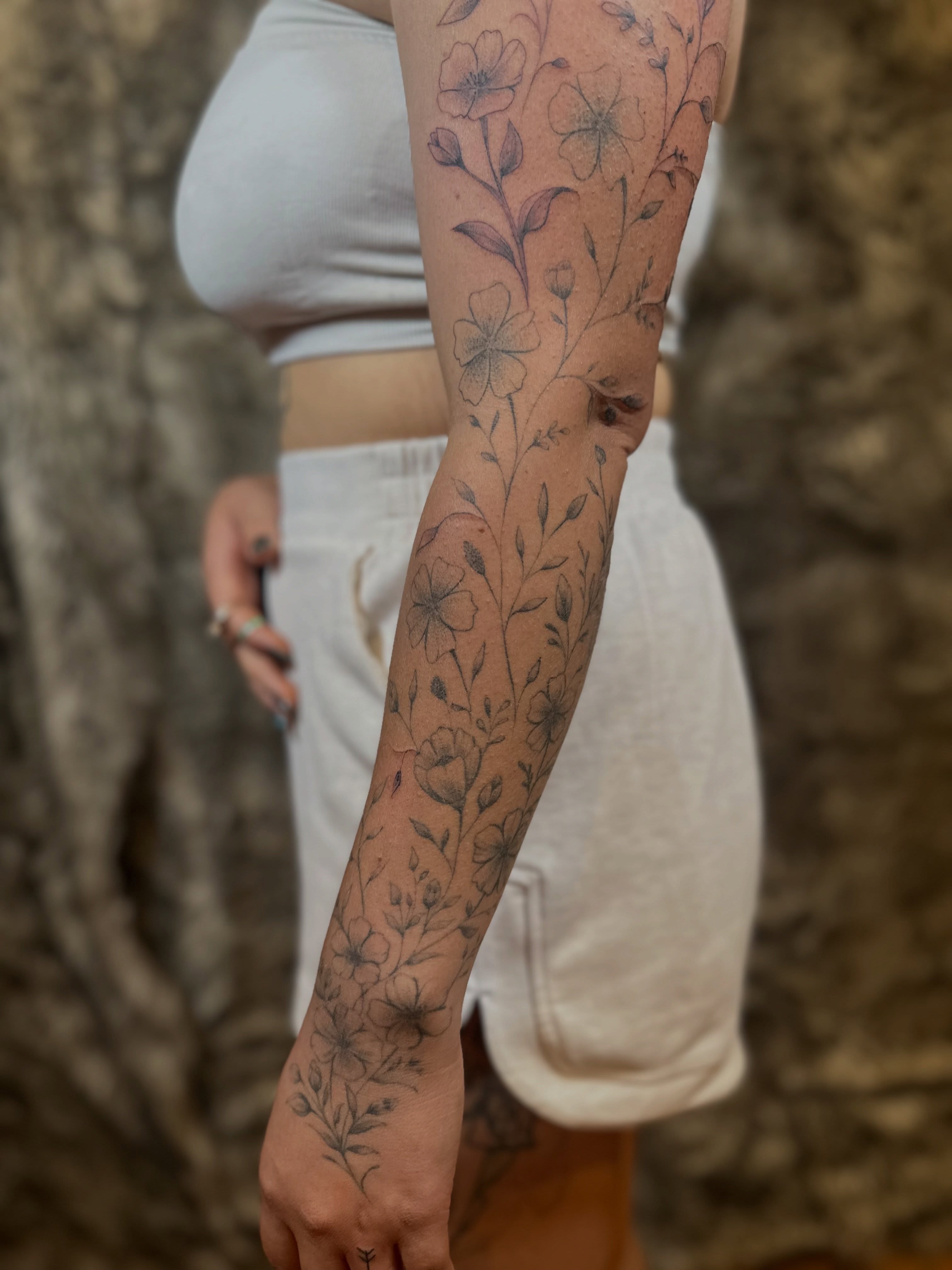 Floral vine black and grey tattoo on the forearm by Ric Castellon Tattoo Artist, Los Angeles, California