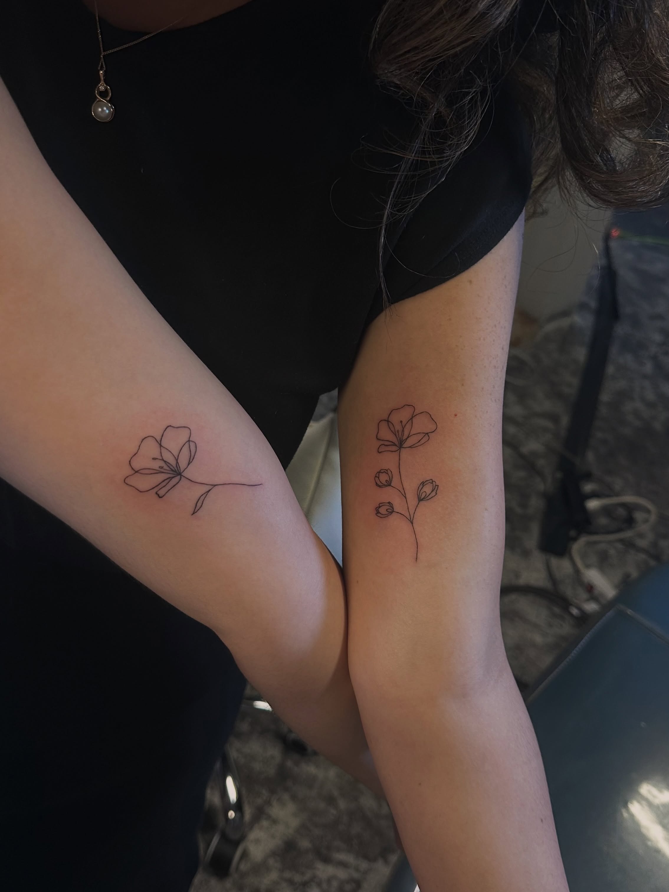 Flower fine line tattoo on the forearm by Lunette : a little moon as simple as that