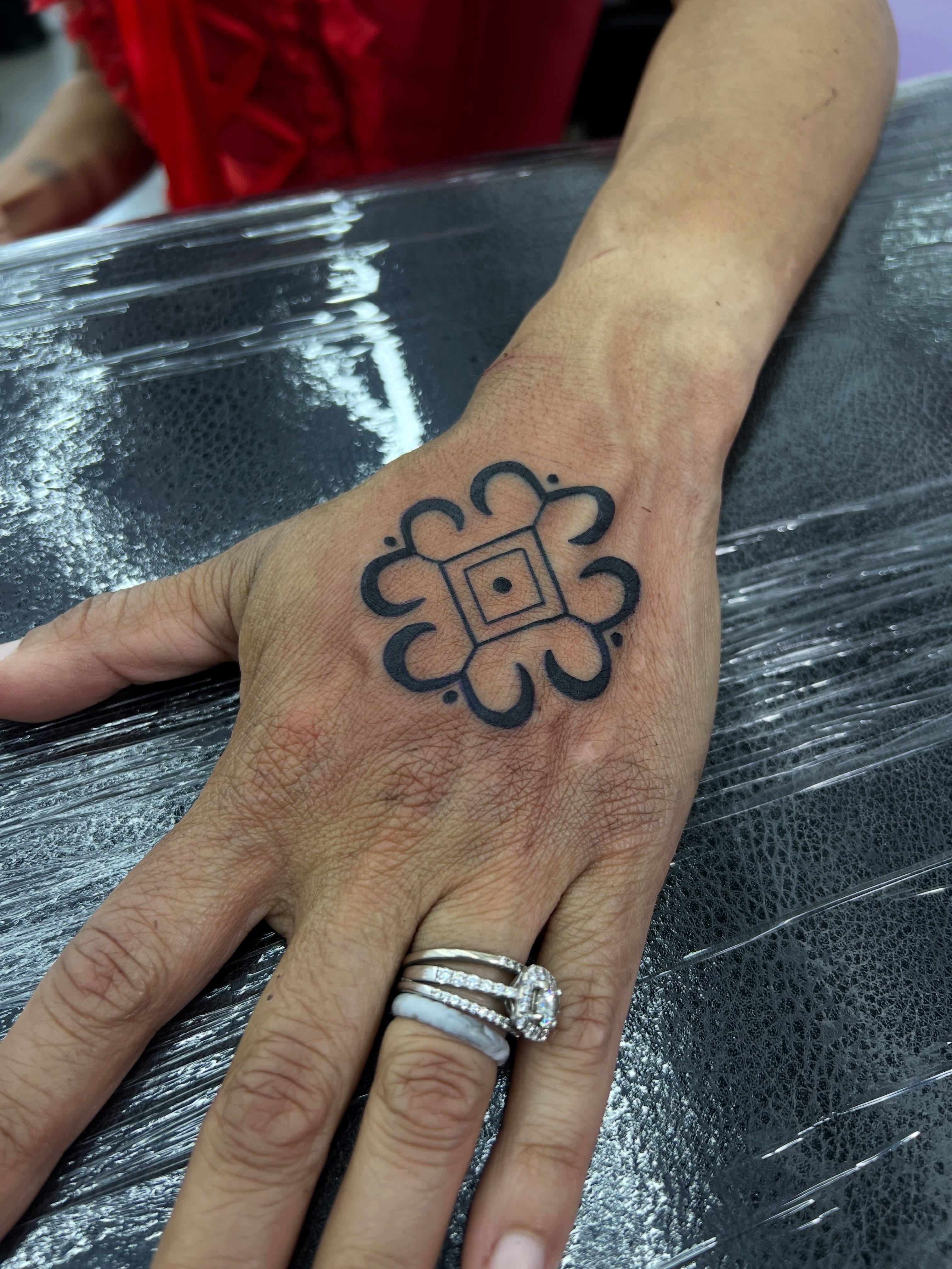 Tattoo by @tattoosbynatewebb โ geometric