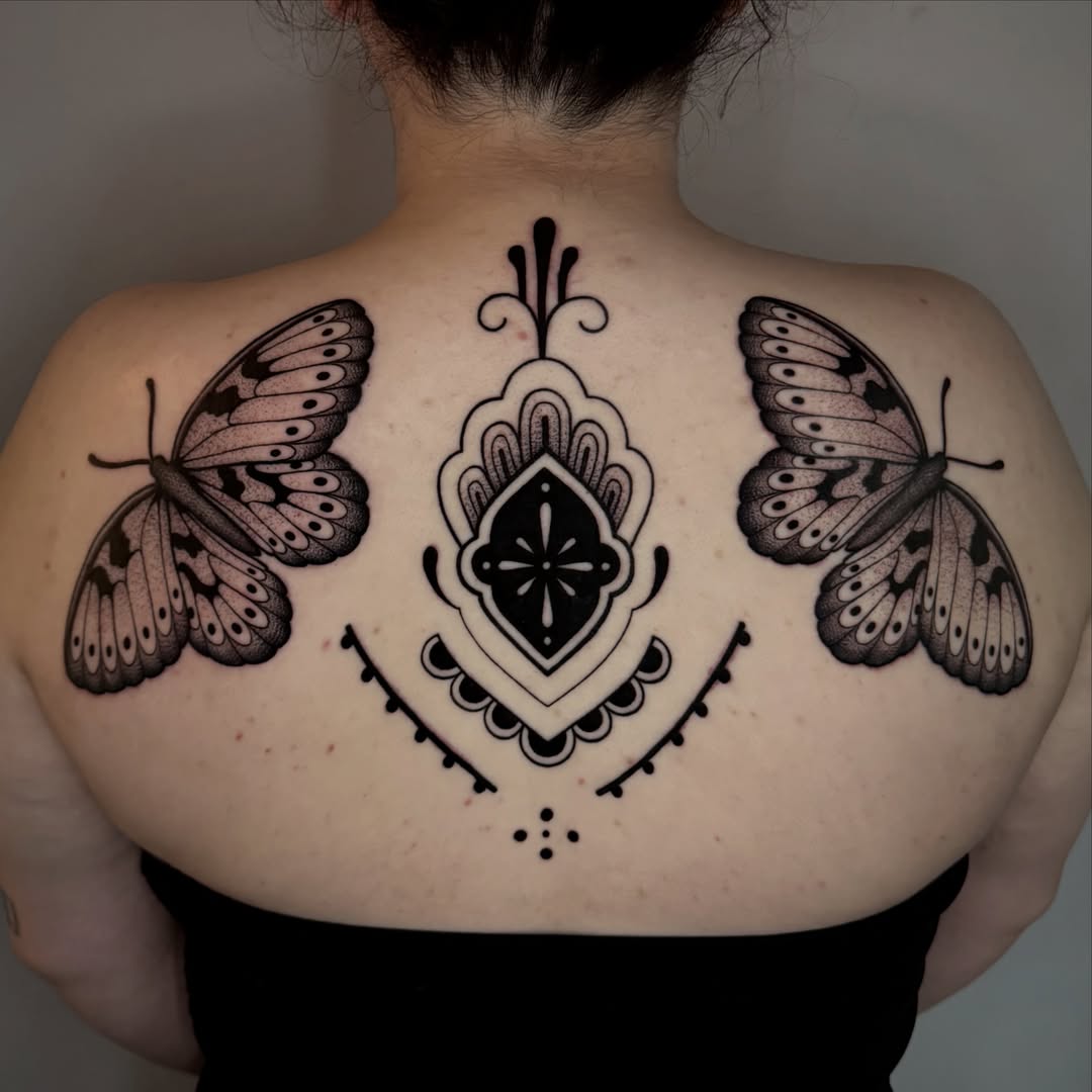 Tattoo by @ofcourseithurts — black_and_grey, geometric