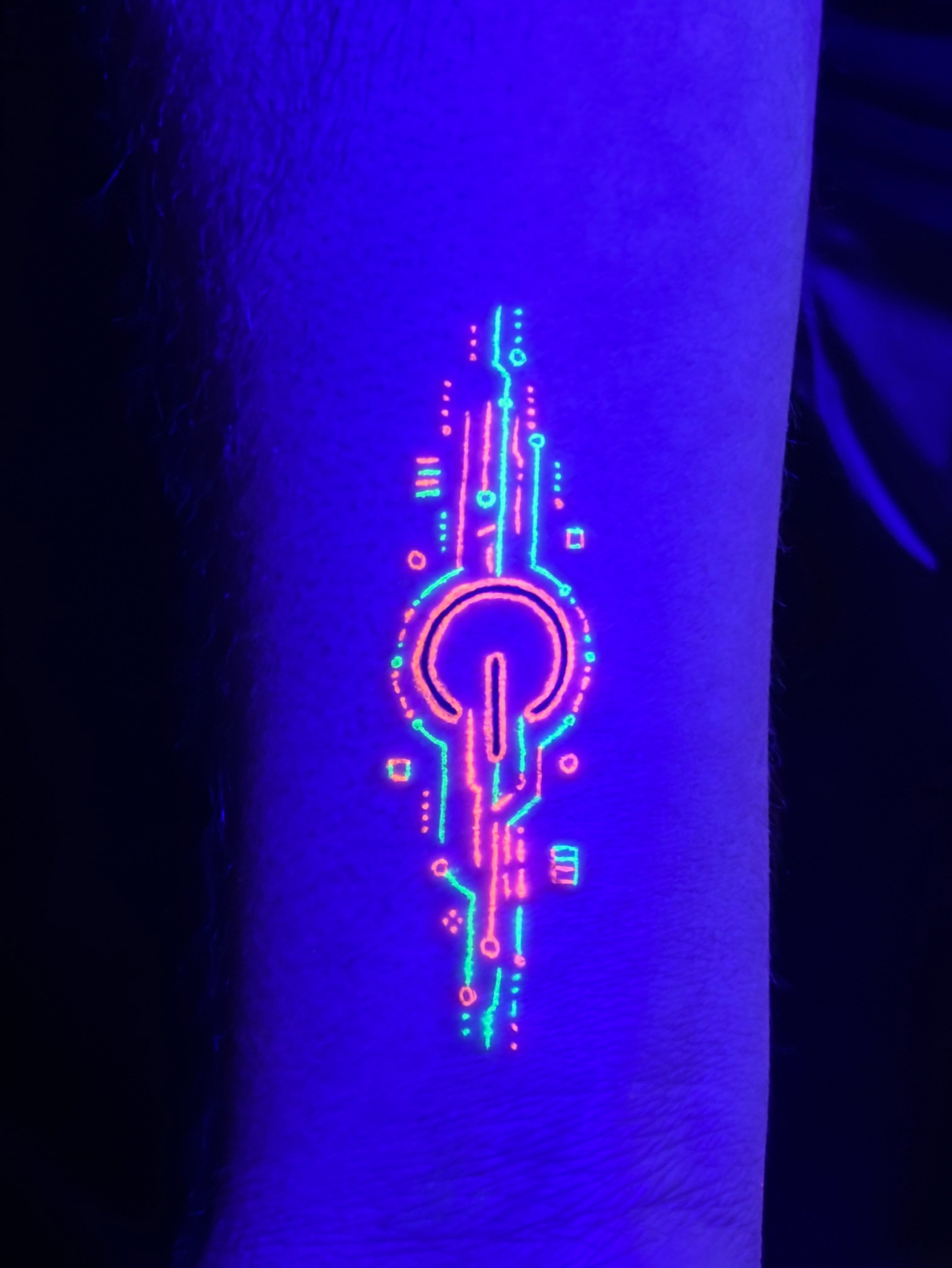 Tattoo by @cheyenne.tattoos — geometric
