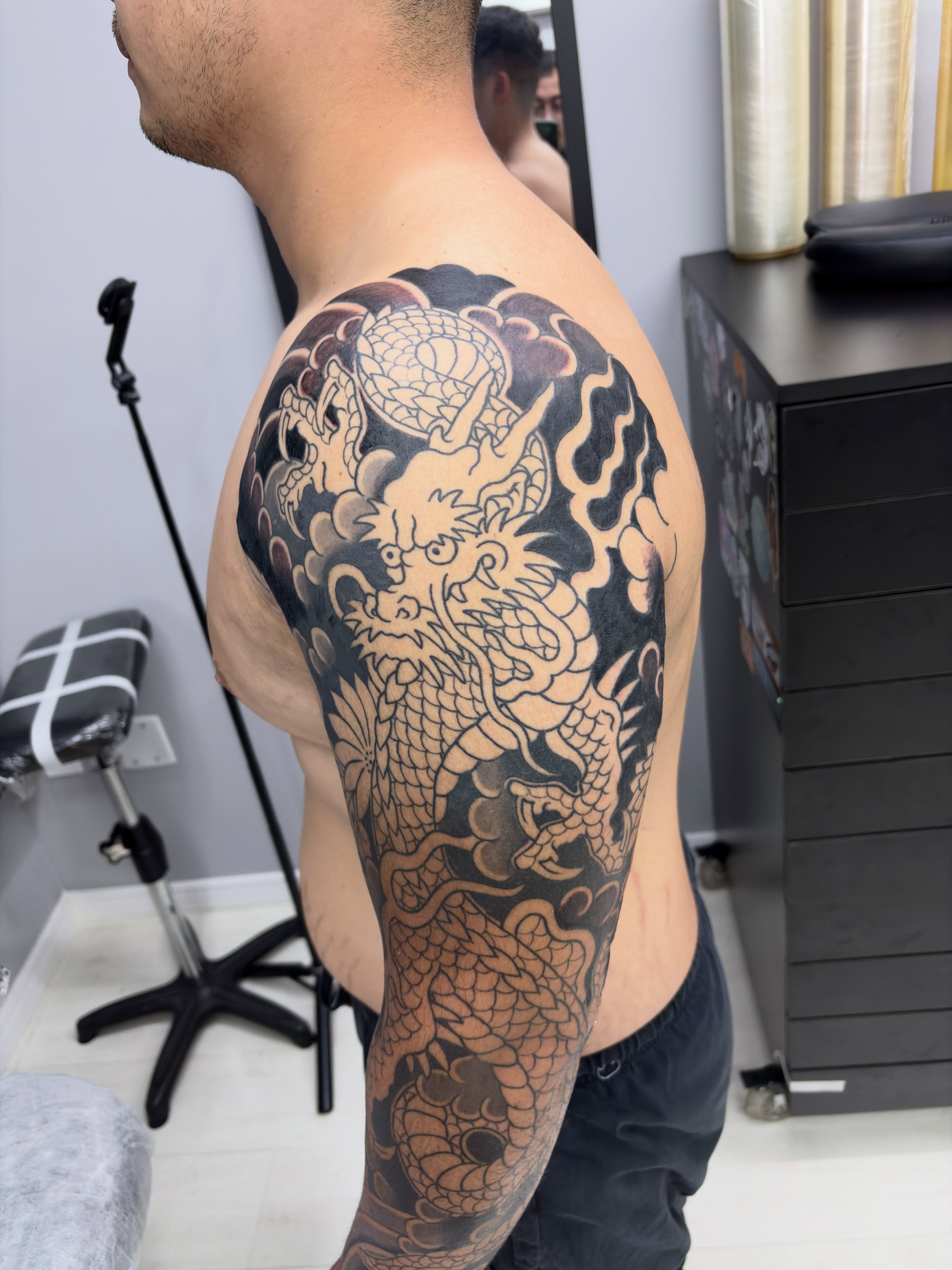 Dragon japanese irezumi tattoo on the shoulder by Lucas Naganuma