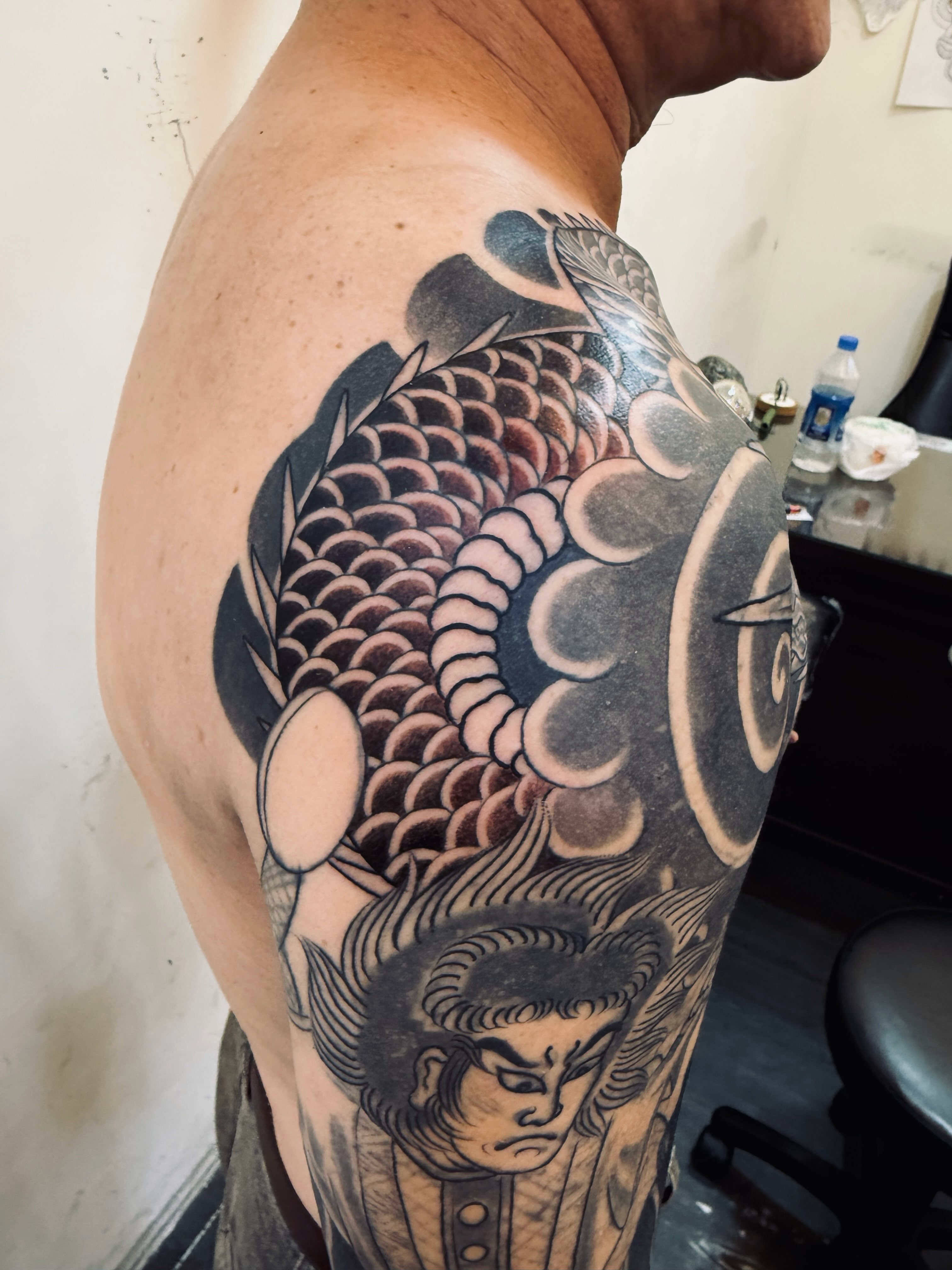 Koi fish and samurai japanese irezumi tattoo on the shoulder by 墨匠紋身|新店店, New Taipei City