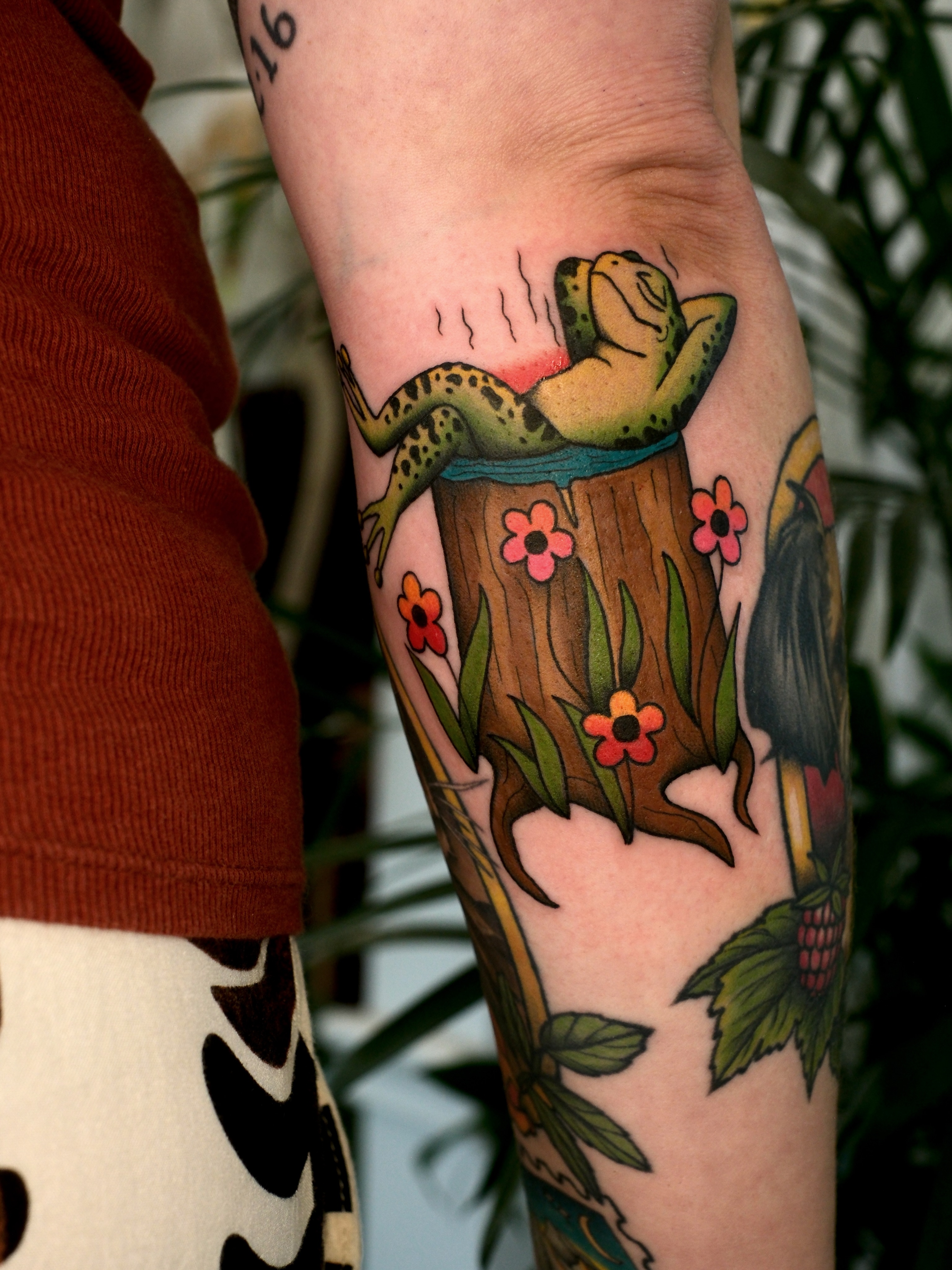 Frog and stump American traditional tattoo on the forearm by Mallory Murphy, Denton, Texas