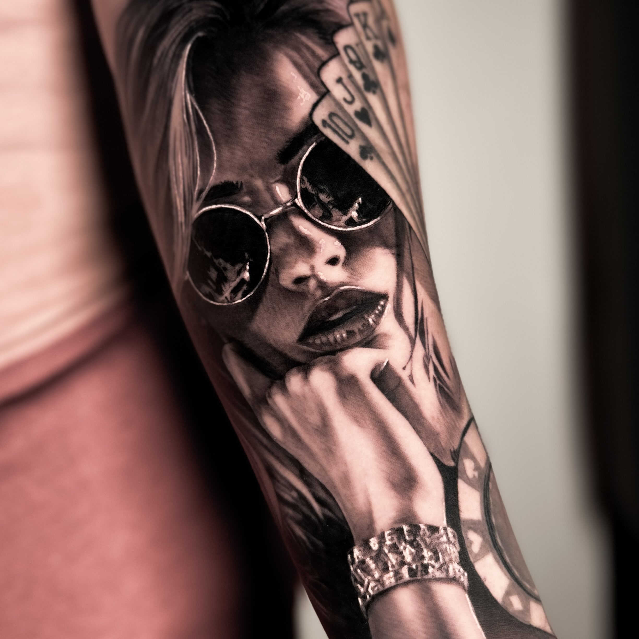 Woman with sunglasses realism tattoo on the forearm by Eltche Art Tattoo