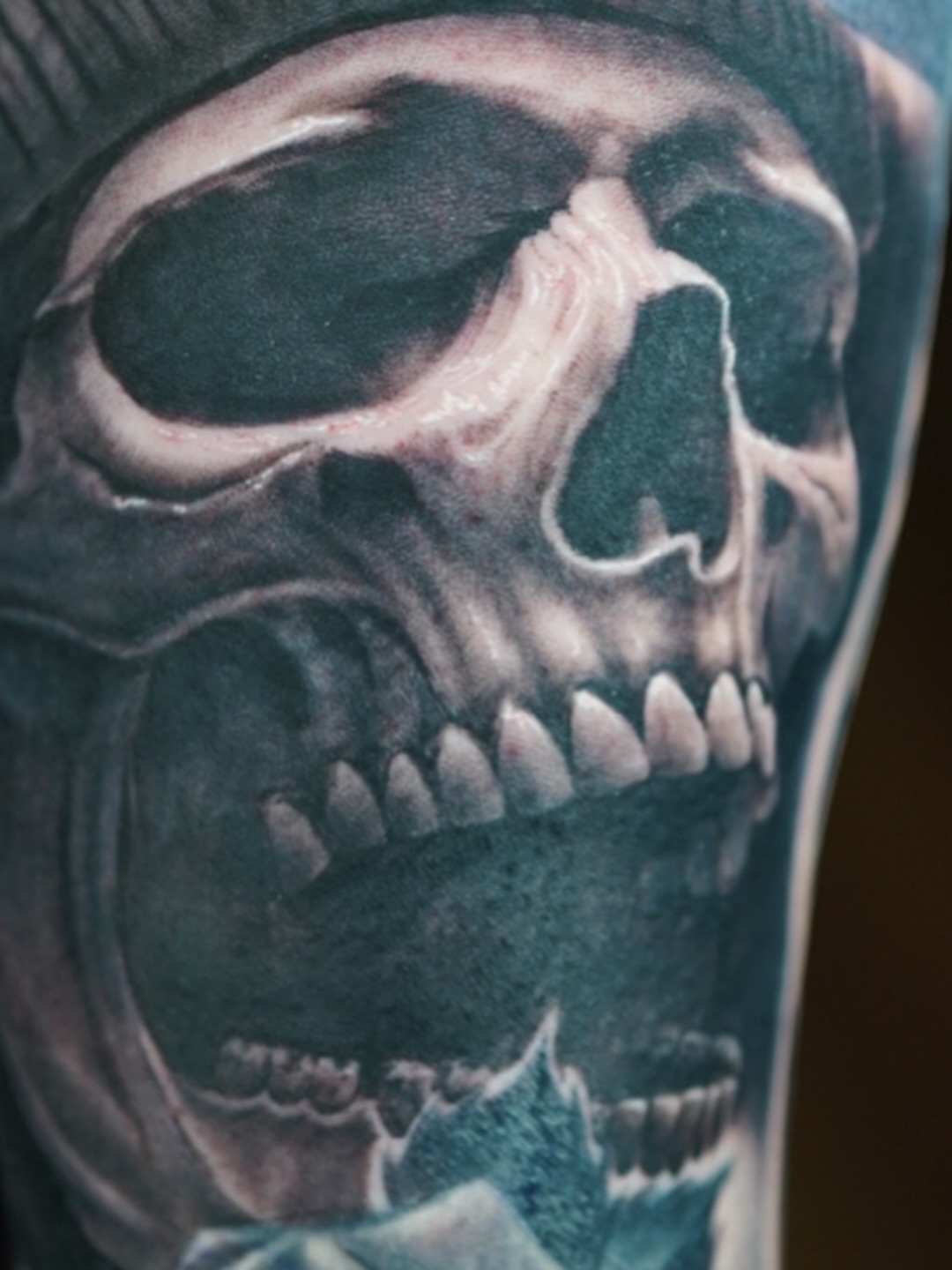 Skull realism tattoo on the forearm by Luis Rodriguez