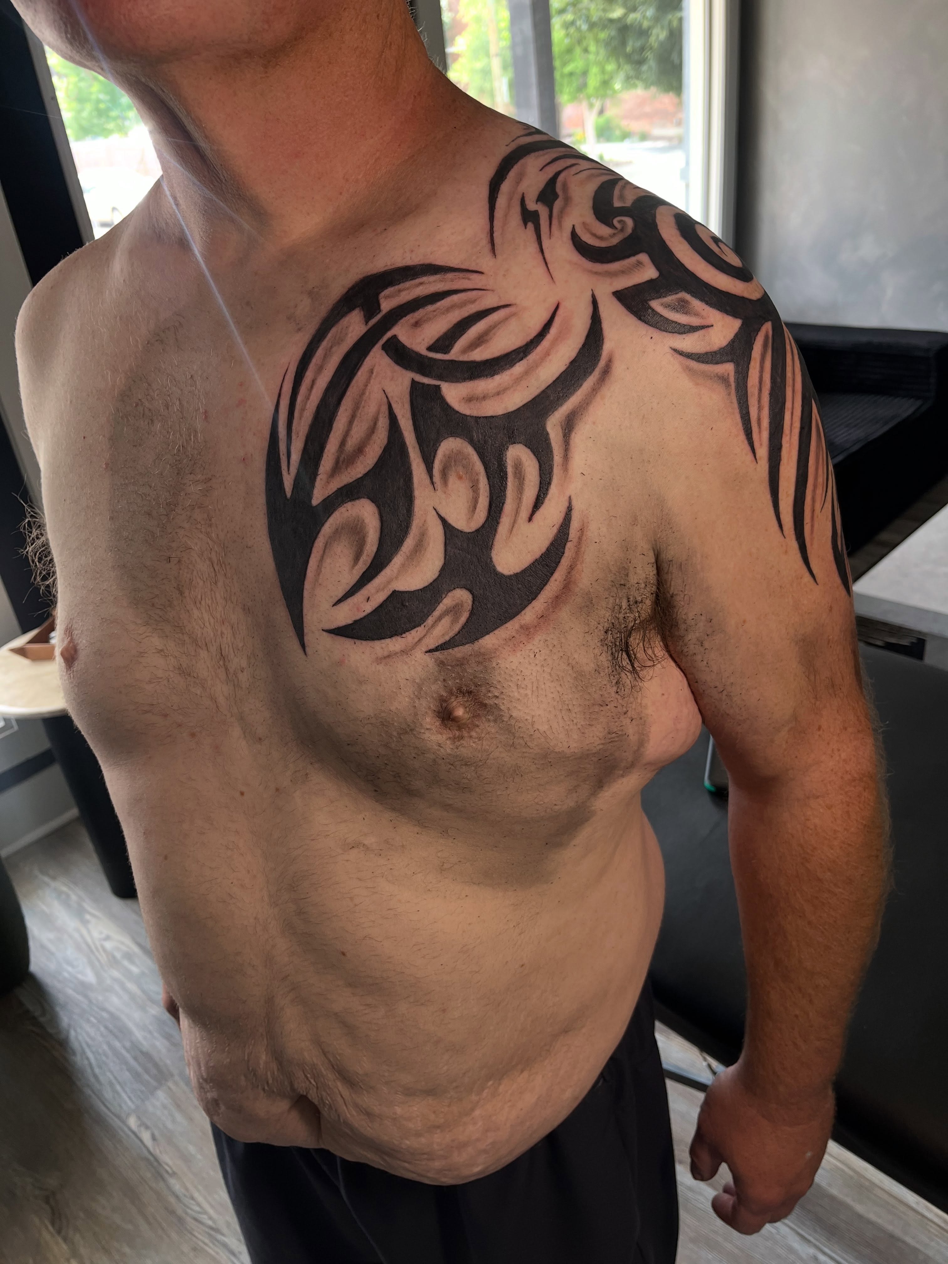 Tribal design tribal tattoo on the shoulder by Deville Pinson