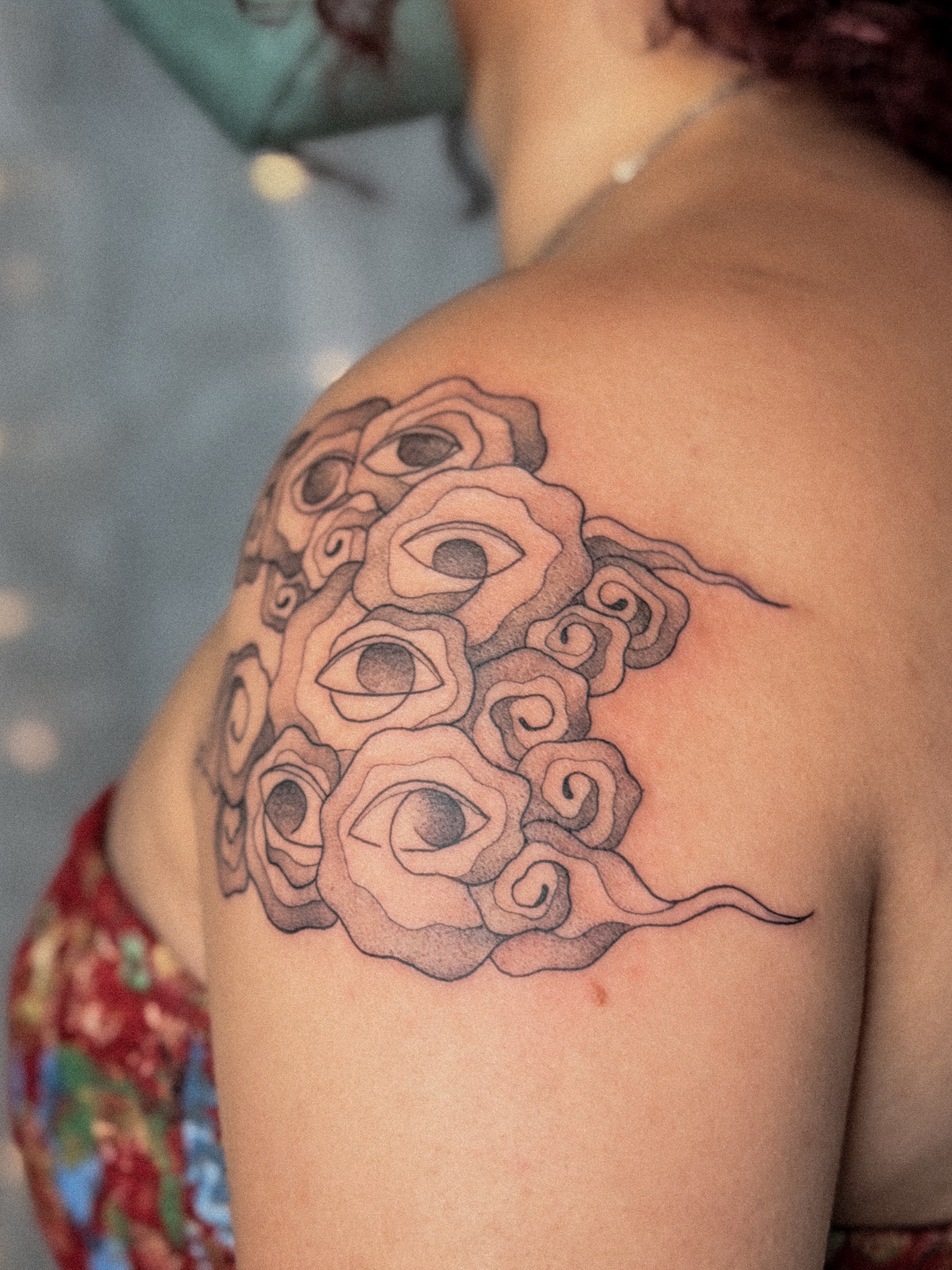 Tattoo by Bobbi Stalnaker | 𝘛𝘳𝘢𝘷𝘦𝘭𝘪𝘯𝘨 𝘛𝘢𝘵𝘵𝘰𝘰 𝘈𝘳𝘵𝘪𝘴𝘵, Seattle, WA