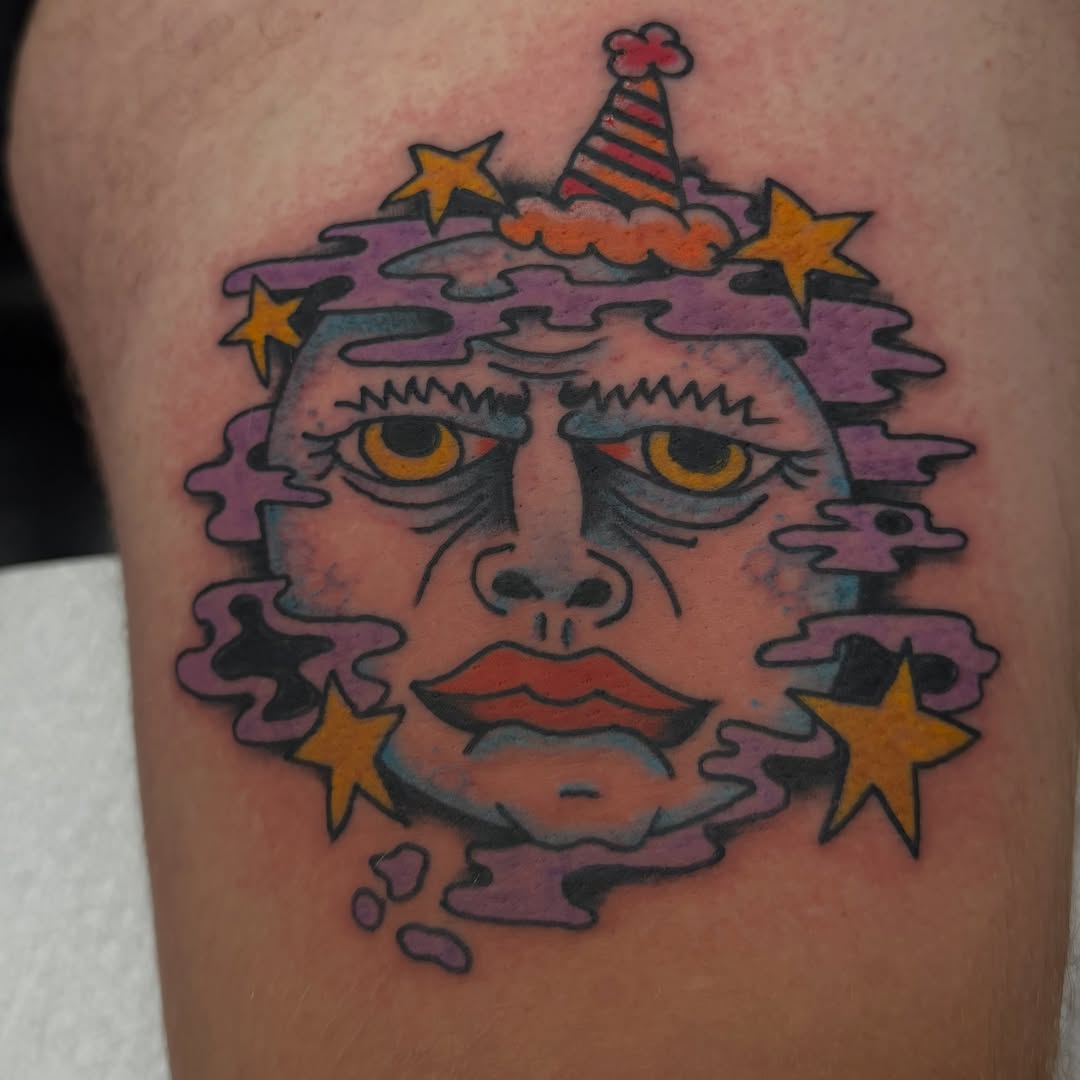Alien face new school tattoo on the thigh by c☮︎urt