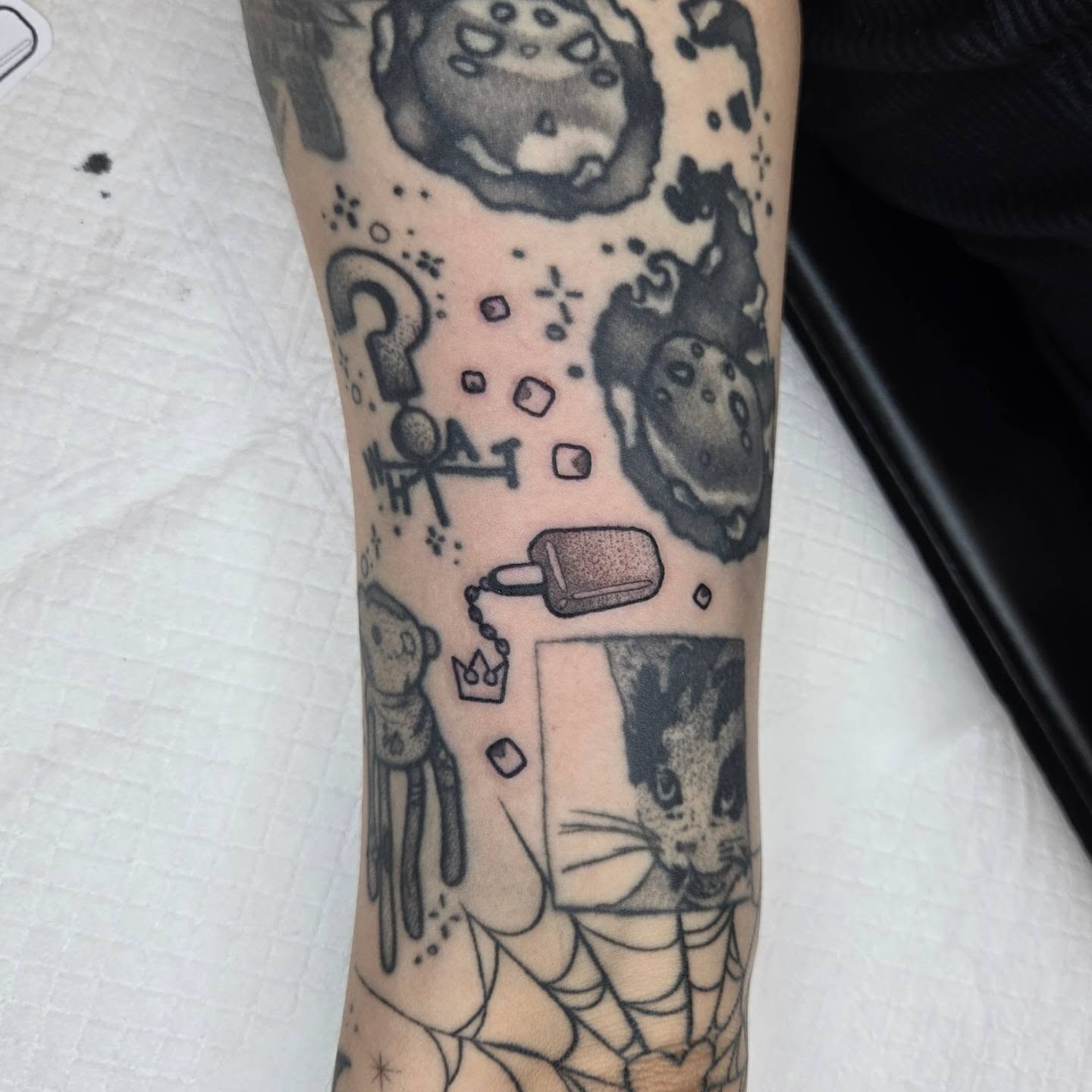 Tattoo by @babybluegotblues — black_and_grey, dotwork