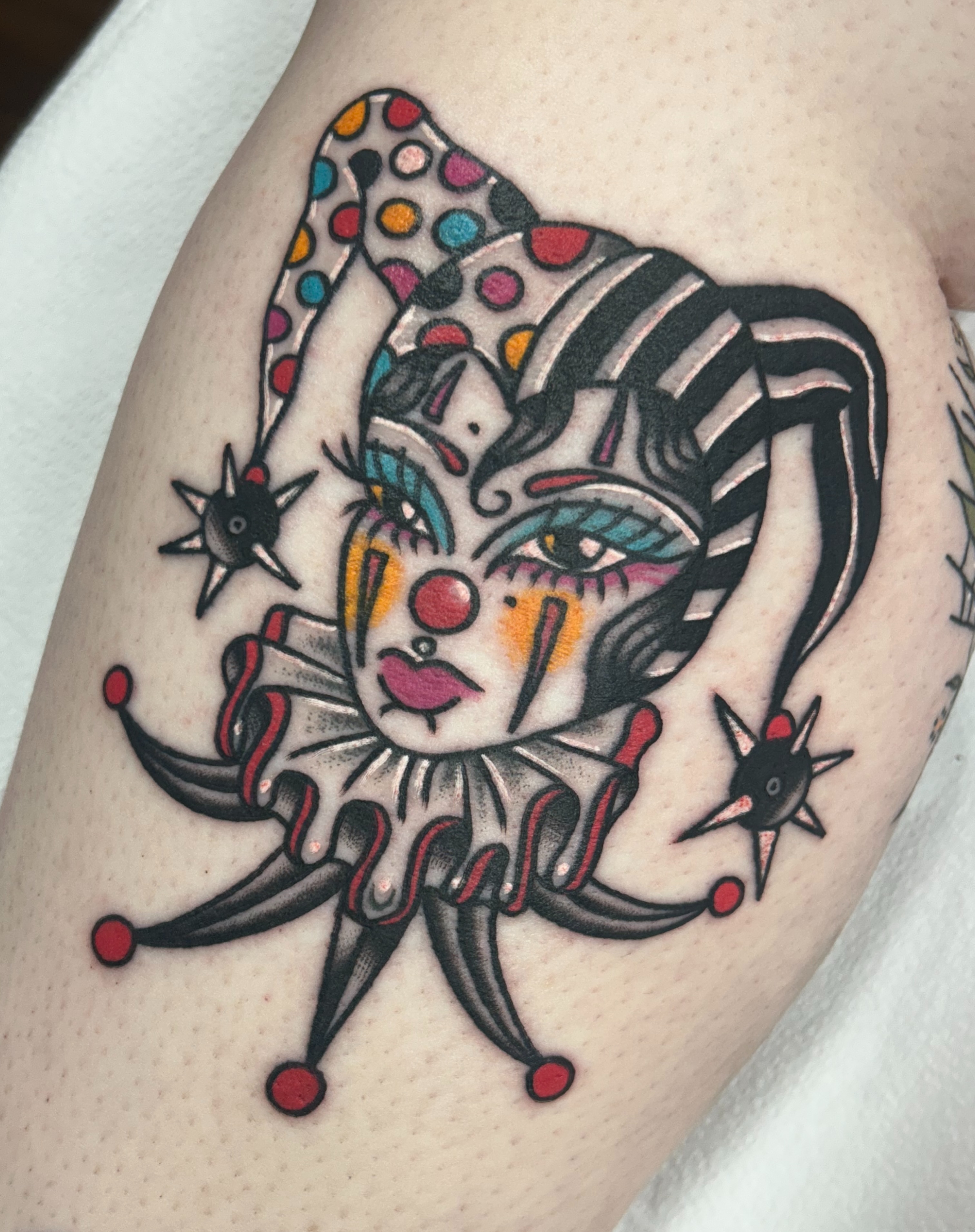 Jester American traditional tattoo on the forearm by ๐๐ข๐ฉ๐๐ซ๐ฆ๐ข ๐๐ฌ๐ซ๐ก๐๐ถ๐ฆ
โจ