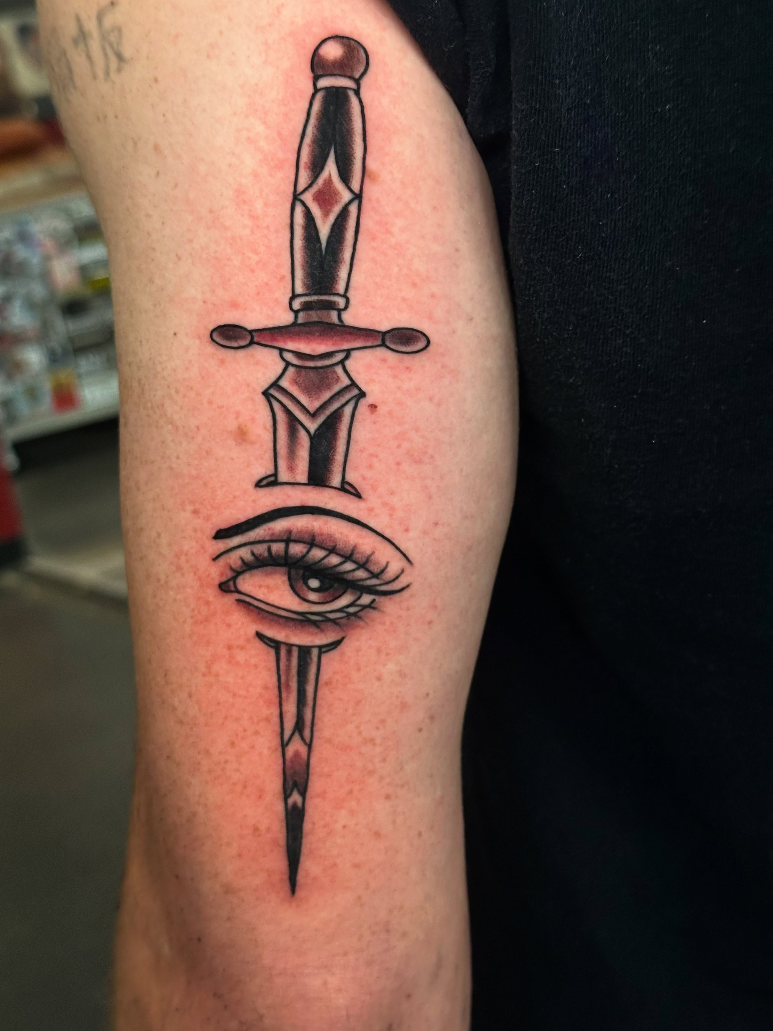 Eye with dagger neo-traditional tattoo on the forearm by 🕸🎚 𝑺𝑨𝑵𝑻𝑰 𝑺𝑬𝑽𝑬𝑵𝑺 🎚🕸🇫🇯