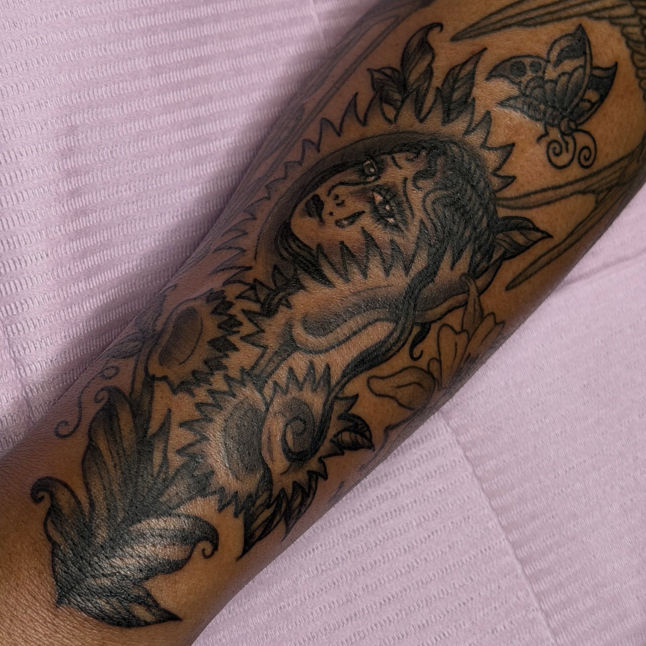 Lion black and grey tattoo on the forearm by 🩸 𝓢𝔂𝓵𝓿𝓲𝓮 🩸 ▪︎ 𝕯𝖊𝖓𝖛𝖊𝖗 𝕿𝖆𝖙𝖙𝖔𝖔𝖊𝖗 ▪︎