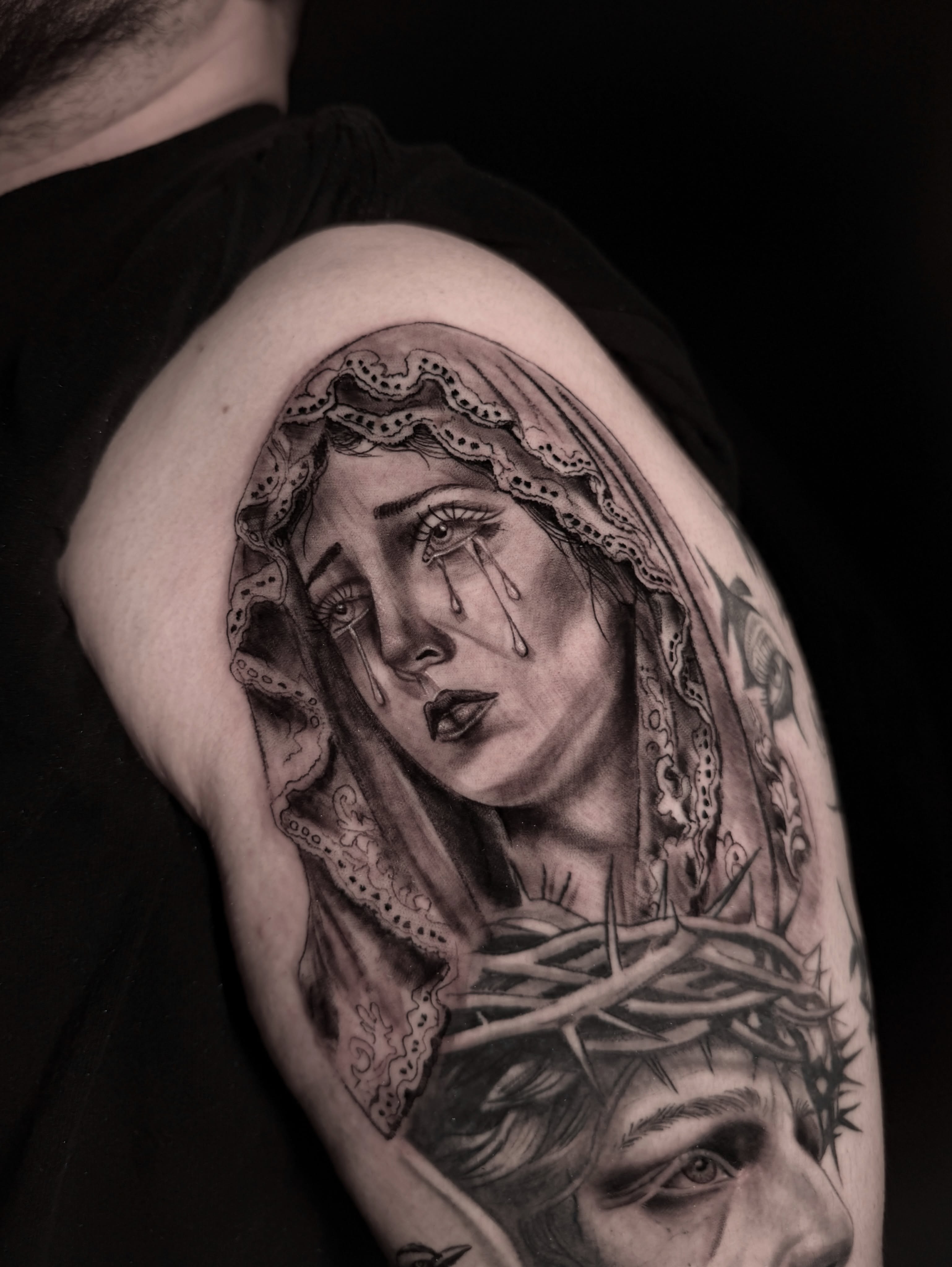 Woman with tears realism tattoo on the shoulder by Alex Cantor