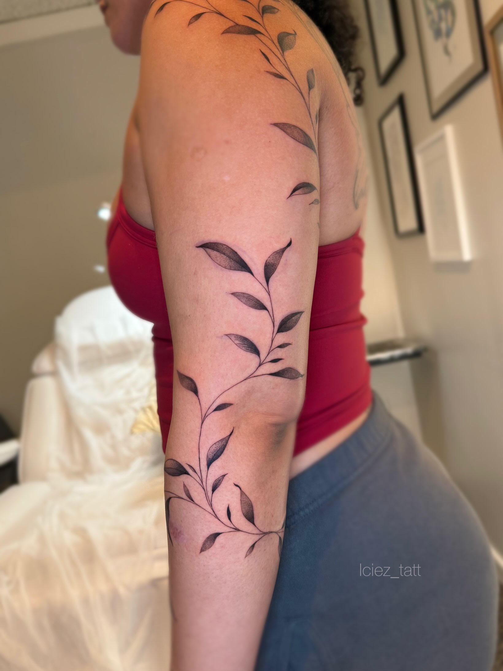 Leaf vine dotwork tattoo on the forearm by Iciez