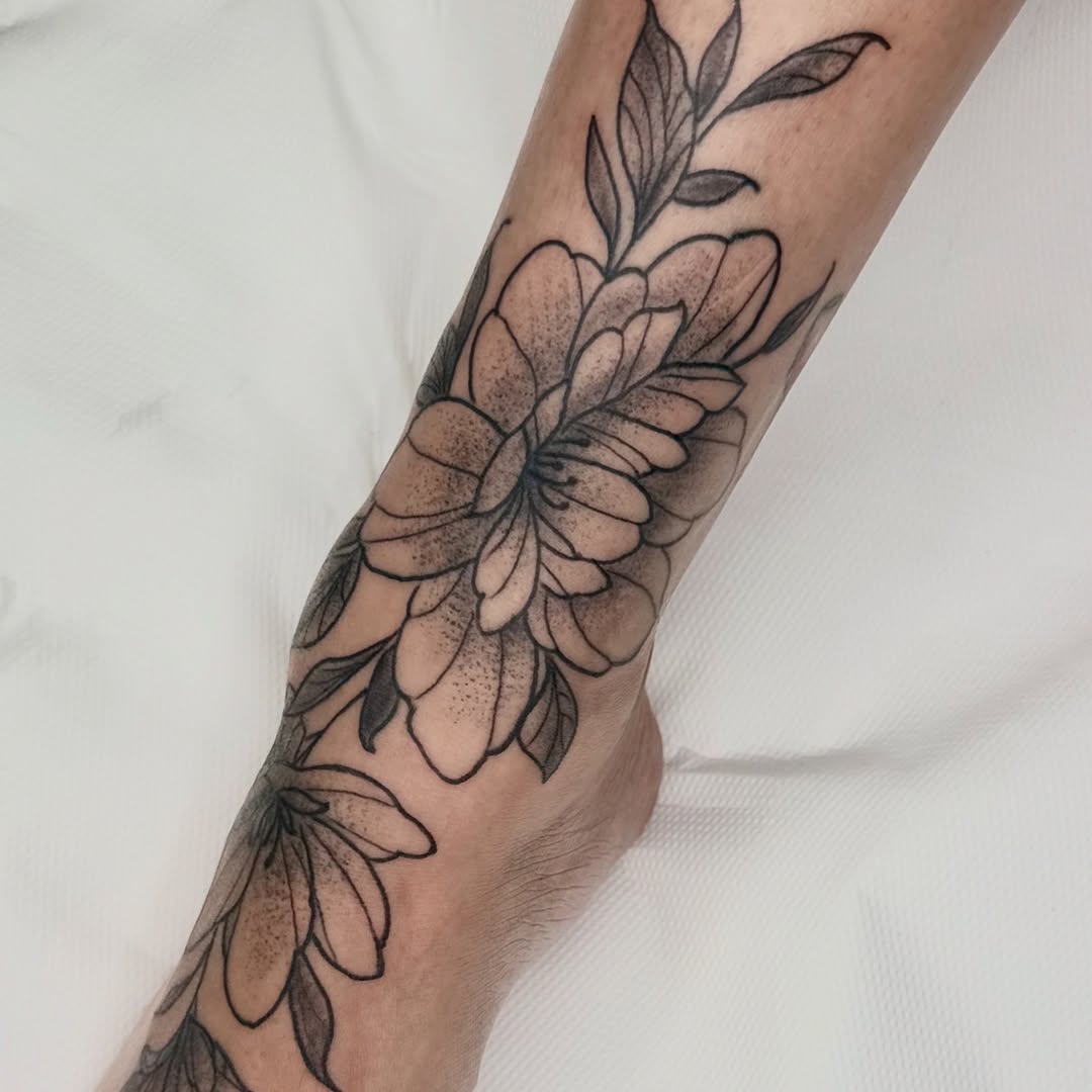 Tattoo by @ferraratattooo — fine_line, dotwork