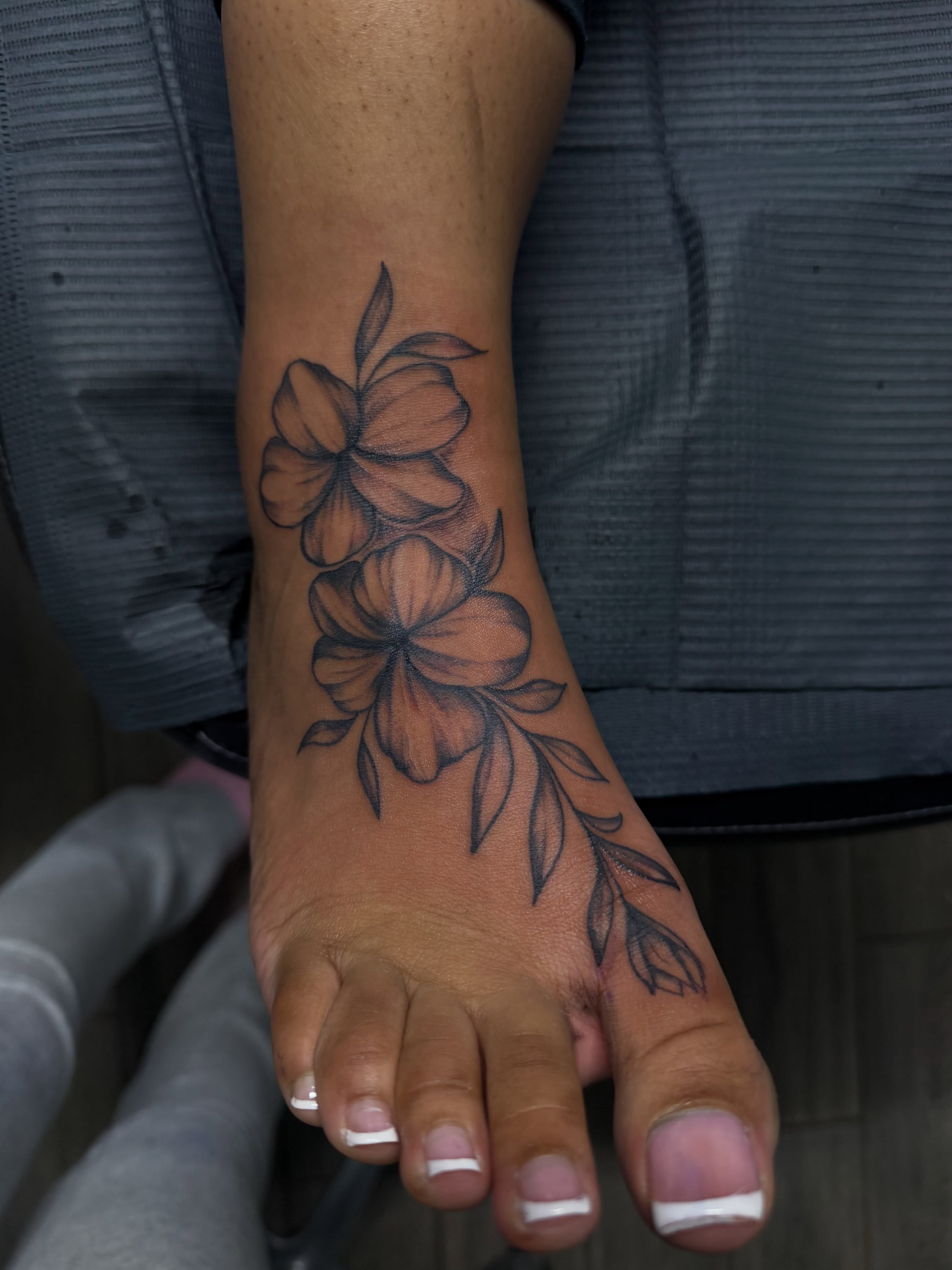 Tattoo by @stephsworldofink — black_and_grey