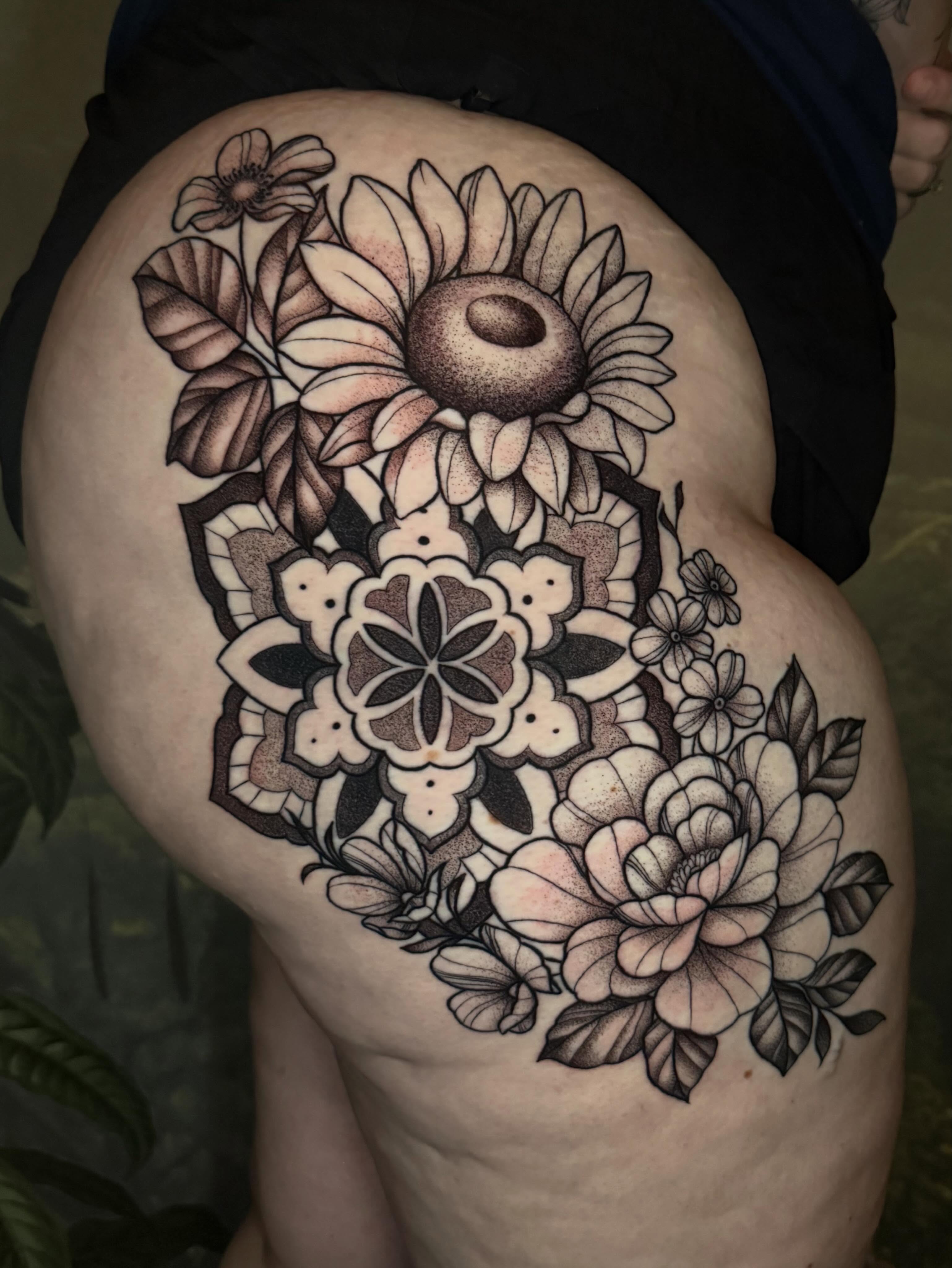 Tattoo by @courtneyloutattoos โ dotwork, geometric