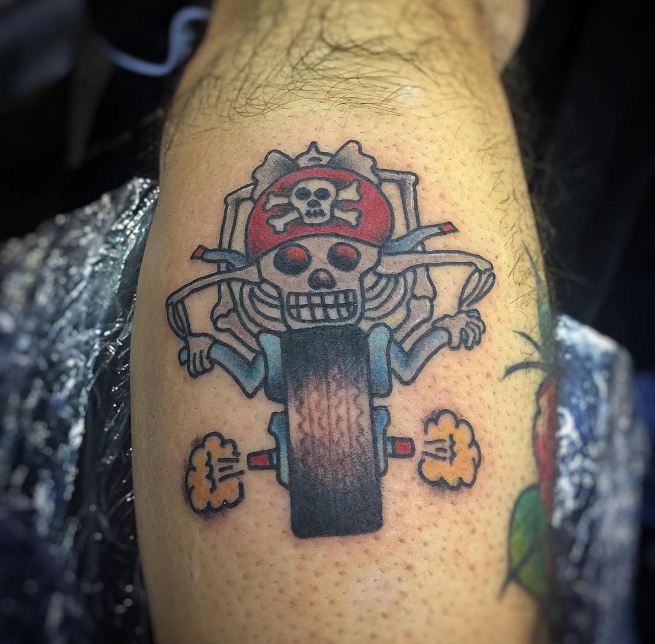 Motorcycle skeleton American traditional tattoo on the thigh by 🗿🌴TᗩᕼITI GIᒪ✨🏰