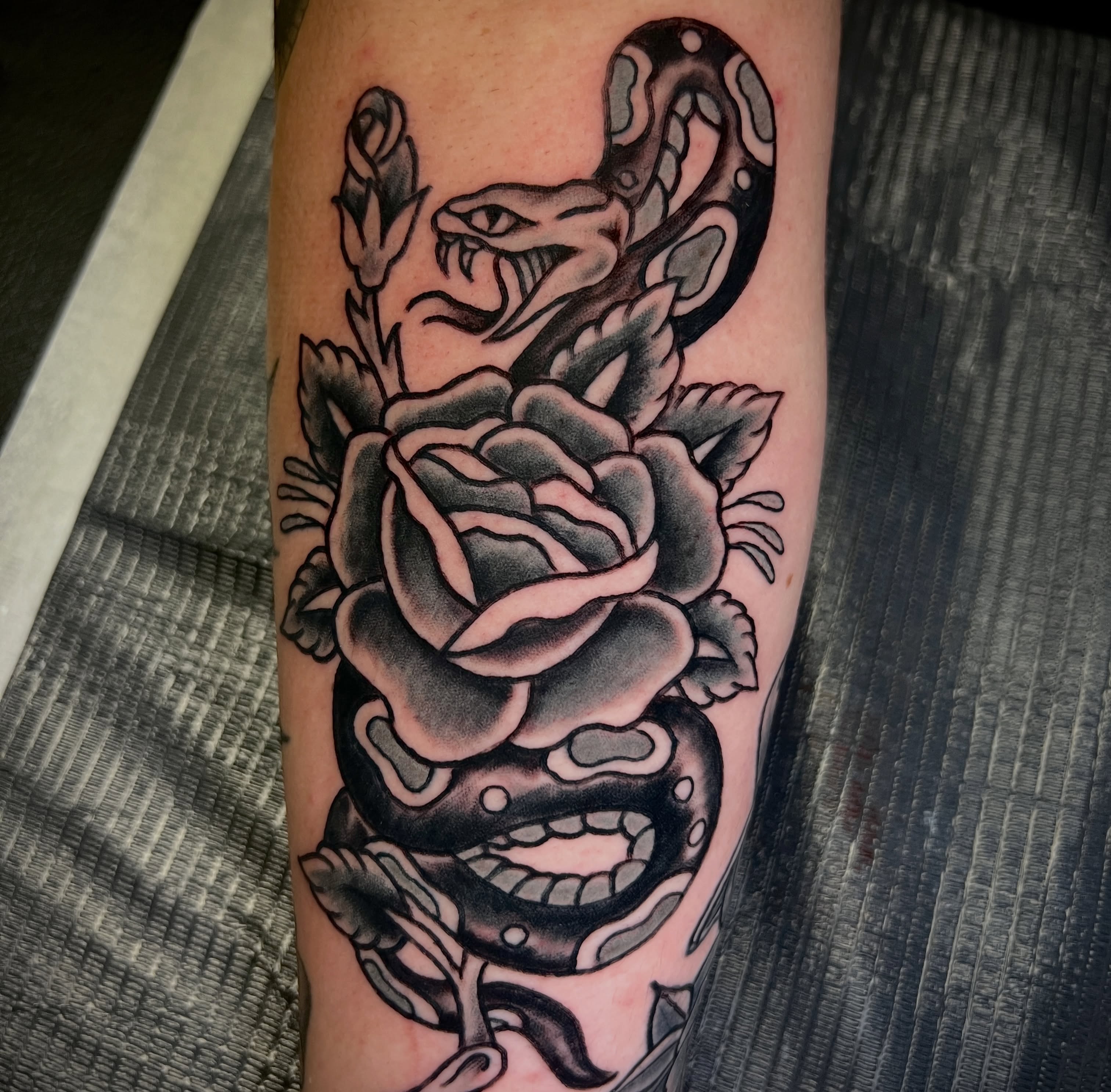 Snake and rose American traditional tattoo on the forearm by 🗿🌴TᗩᕼITI GIᒪ✨🏰