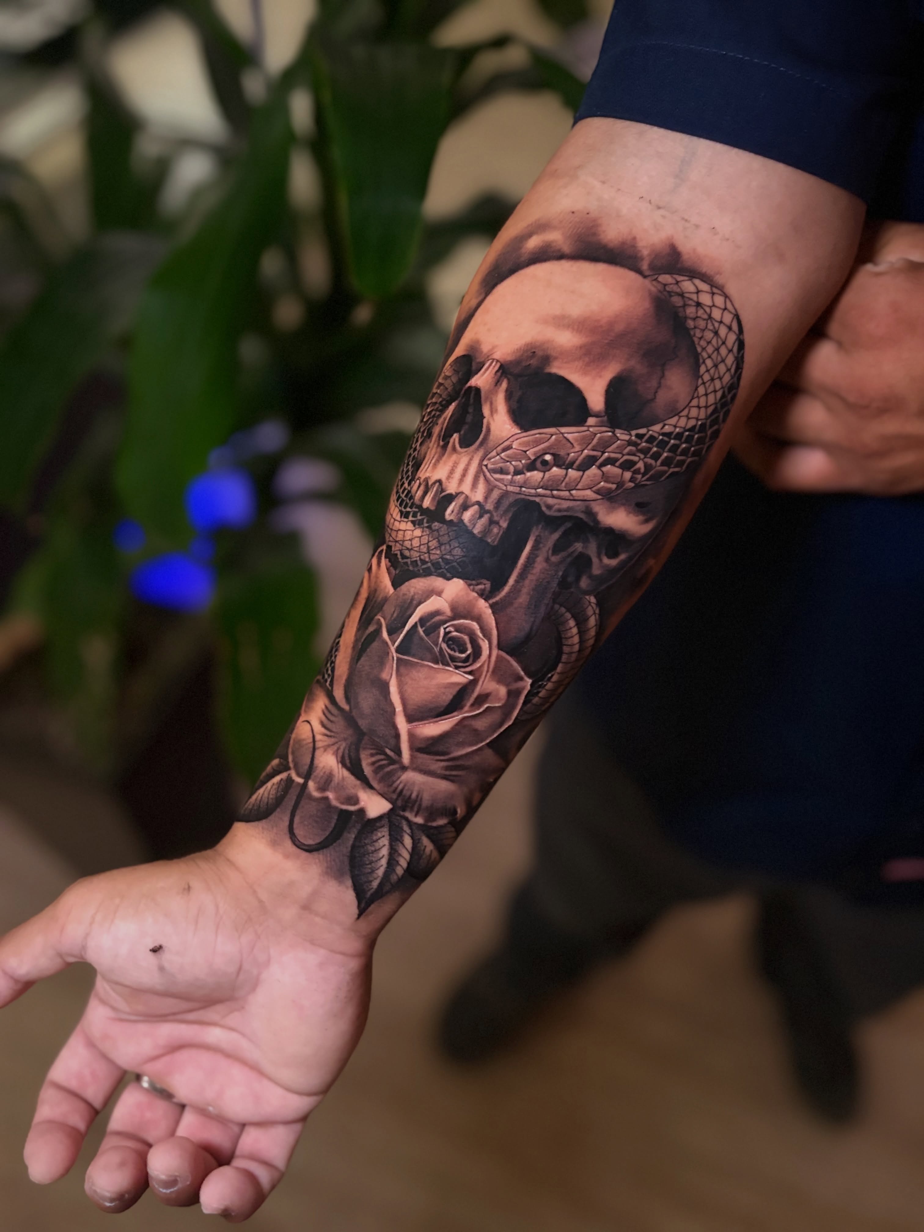 Tattoo by @lvp_arte — realism, black_and_grey
