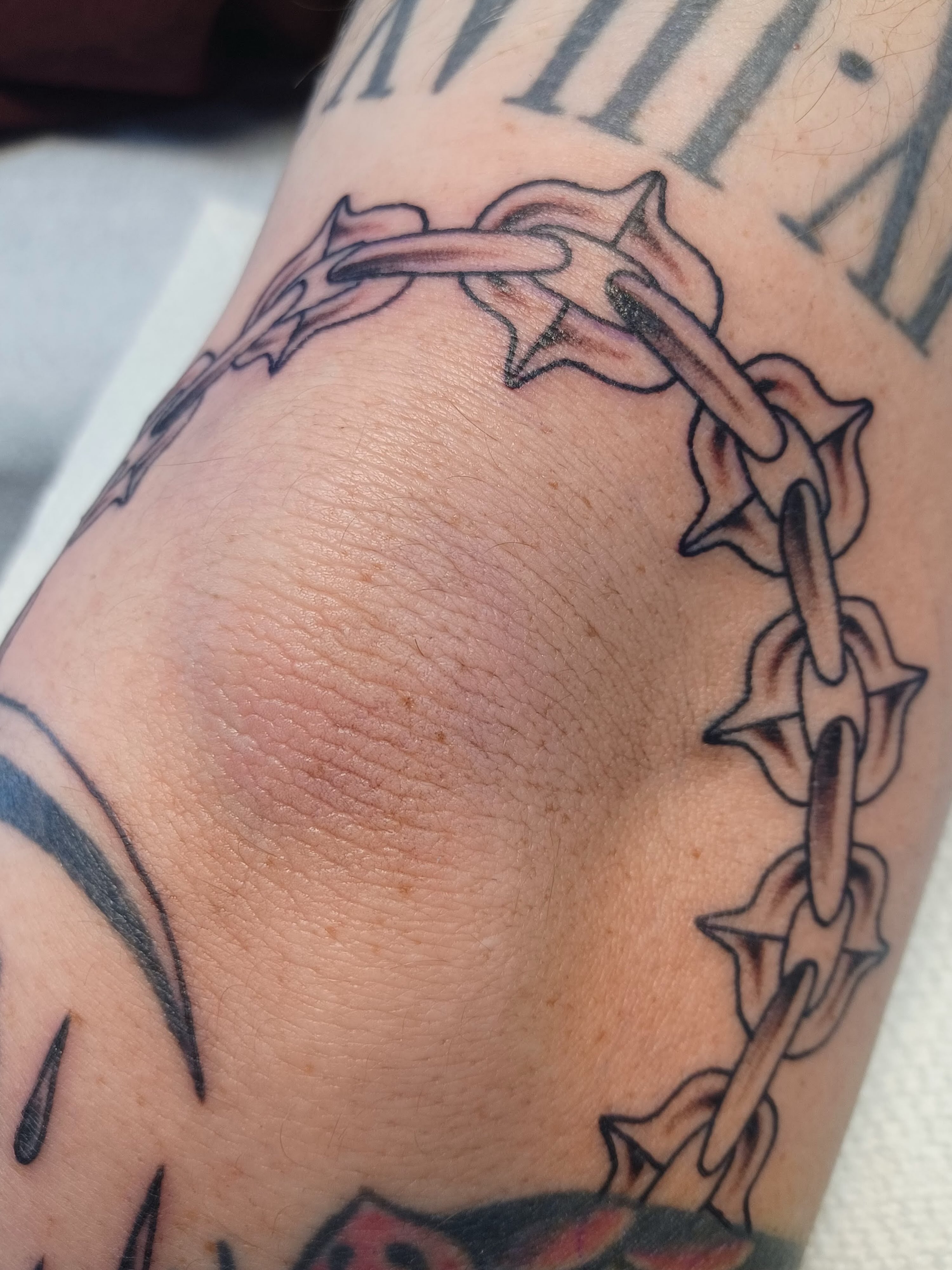 Barbed wire American traditional tattoo on the forearm by Abi