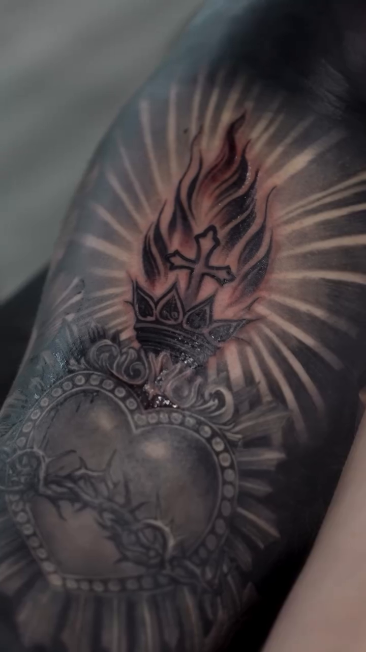 Tattoo by @tattoo_hec — black_and_grey, realism