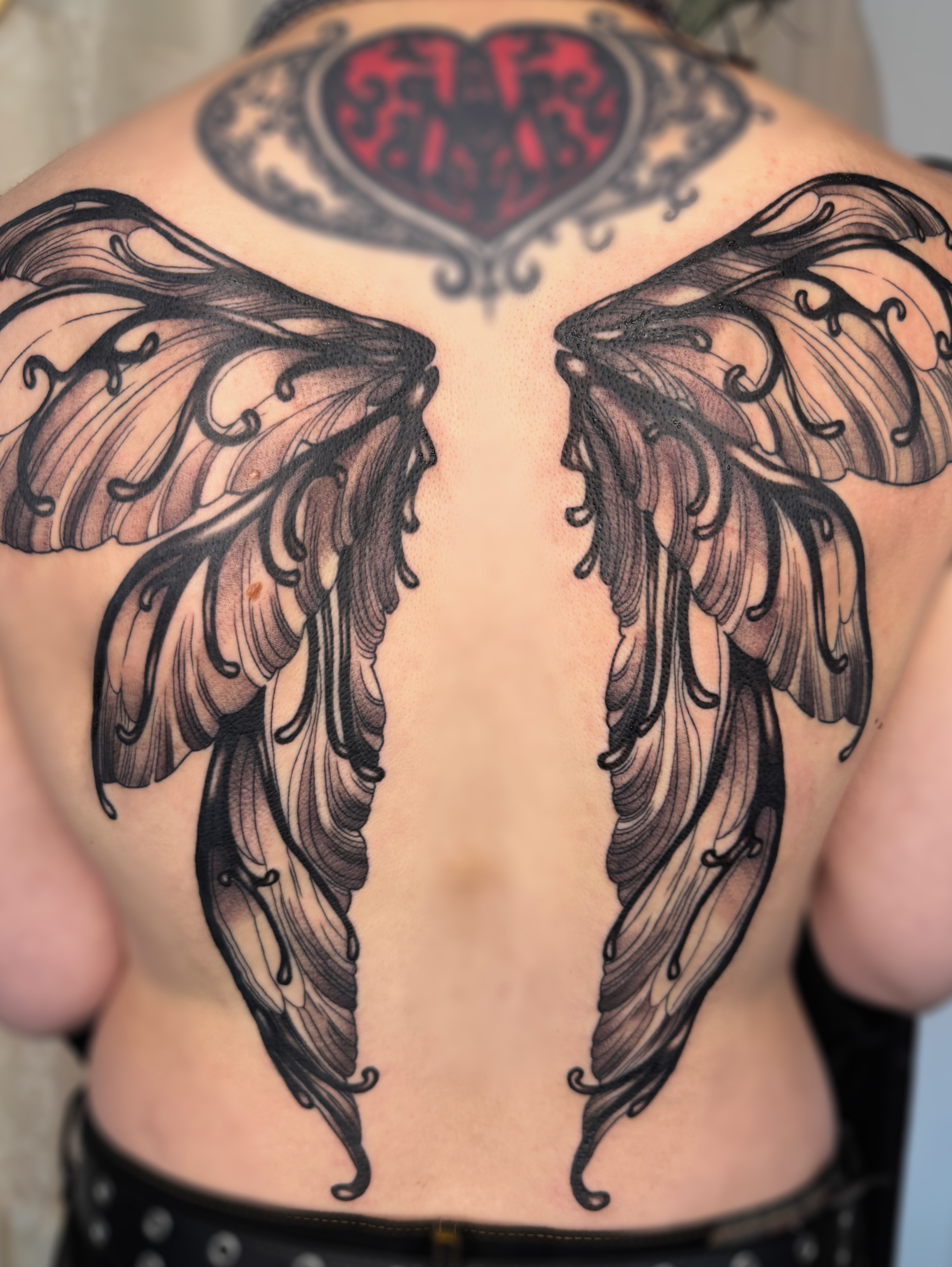 Tattoo by @sombra.miel — black_and_grey