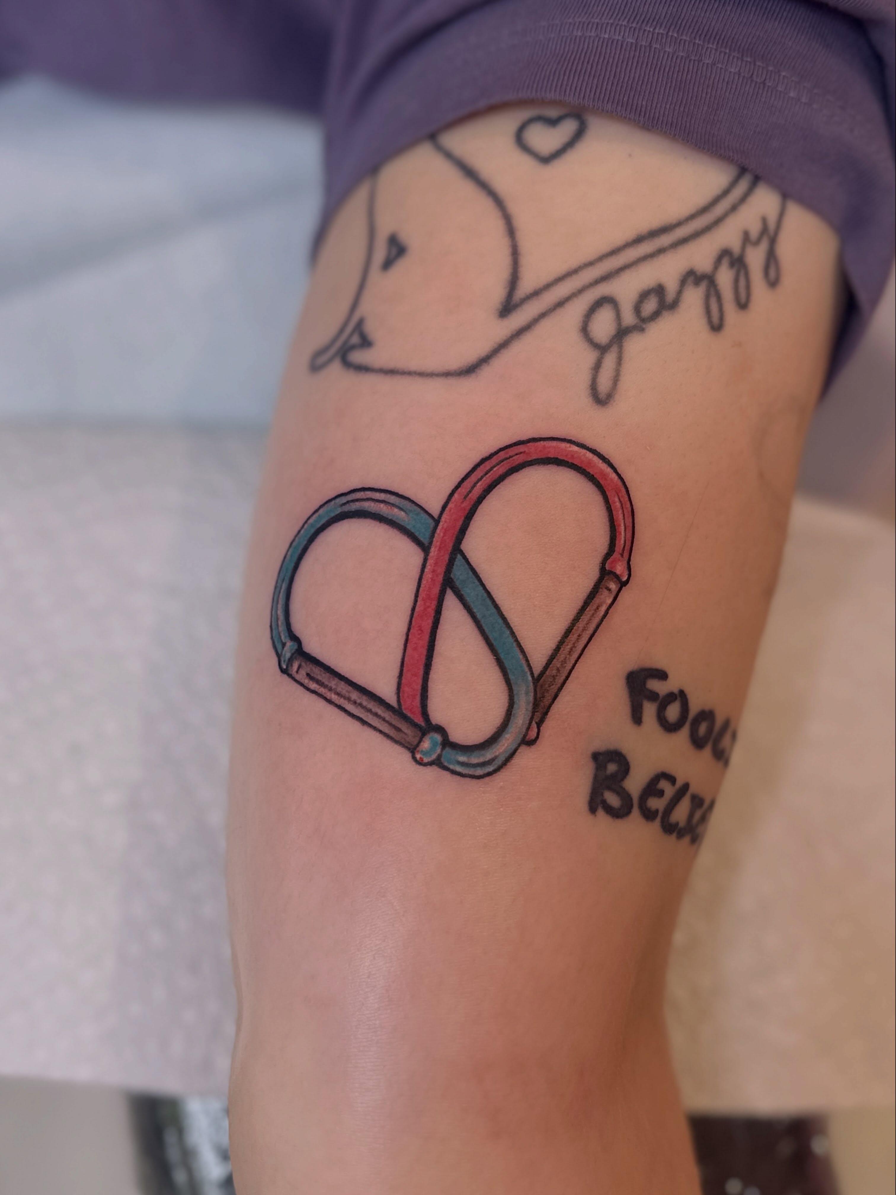 Carabiners geometric tattoo on the forearm by Dani Di Pietrantonio