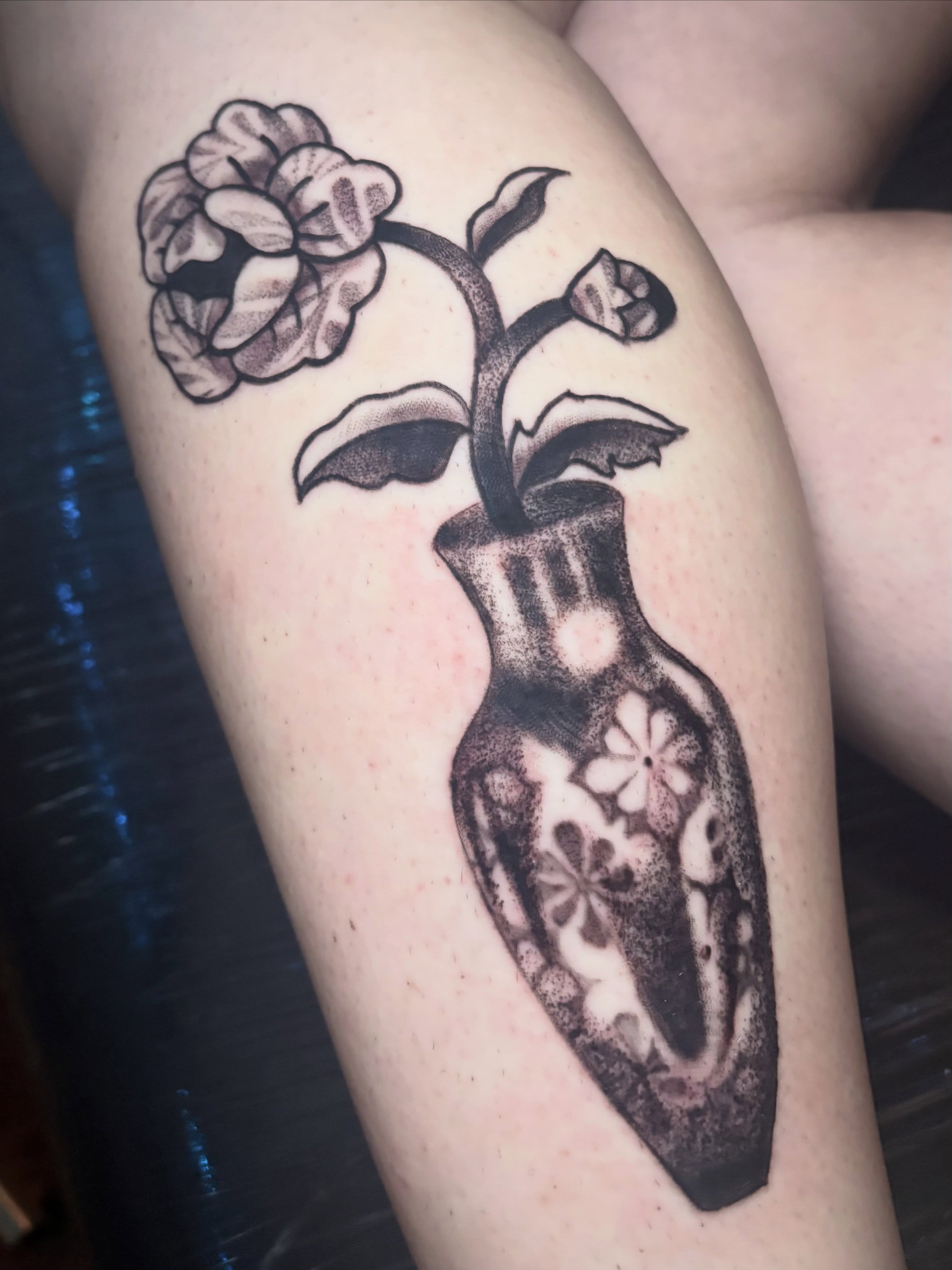 Flower vase black and grey tattoo on the thigh by Flor, Dallas, Texas
