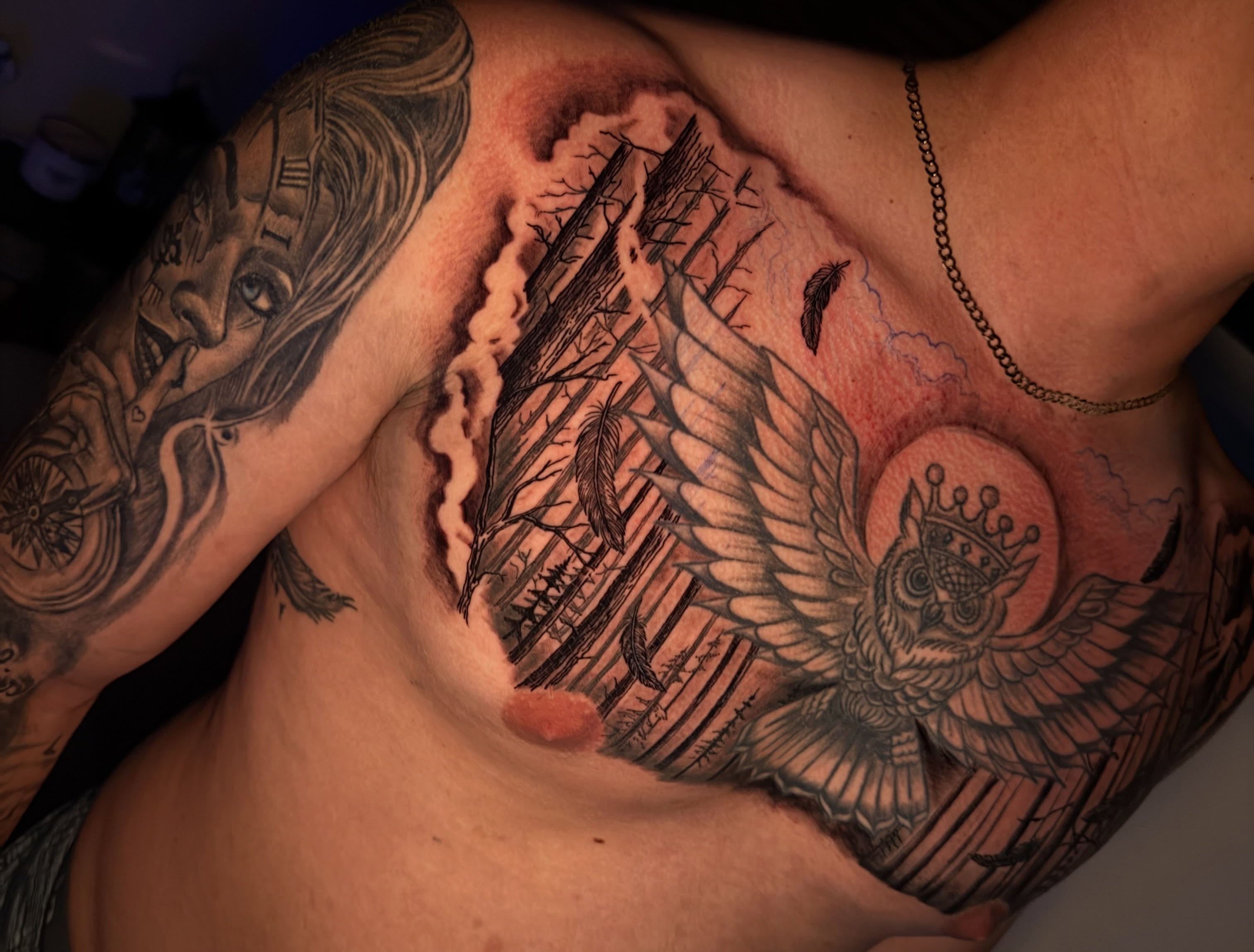 Owl with crown black and grey tattoo on the chest by Aldocasales@tatto
