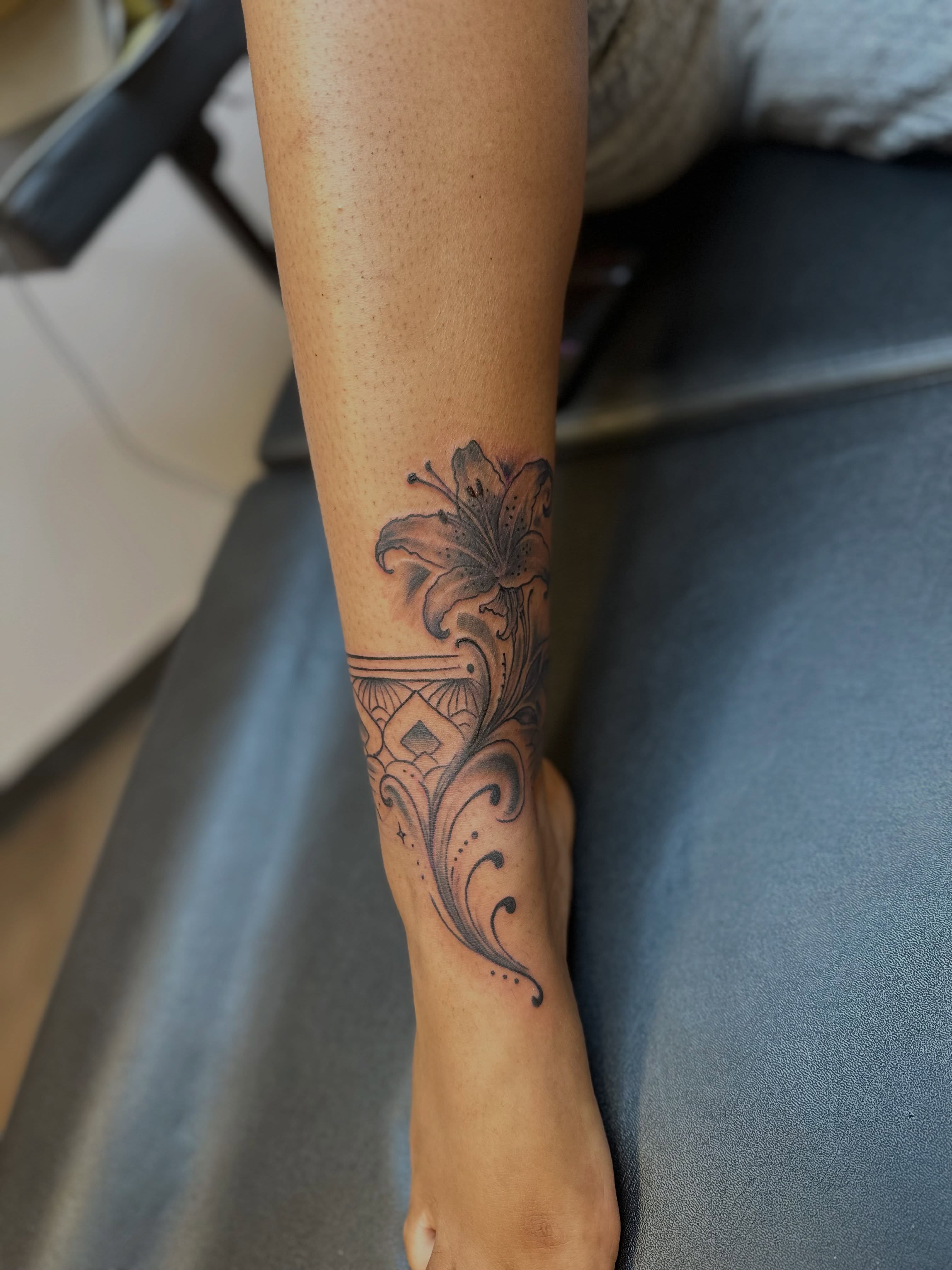 Tattoo by @florex._ink — black_and_grey
