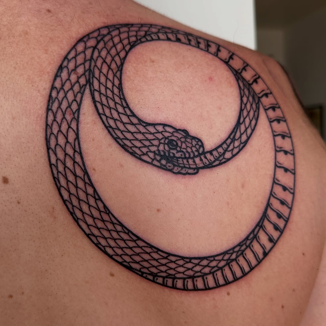 Tattoo by @rosalieocchino — blackwork