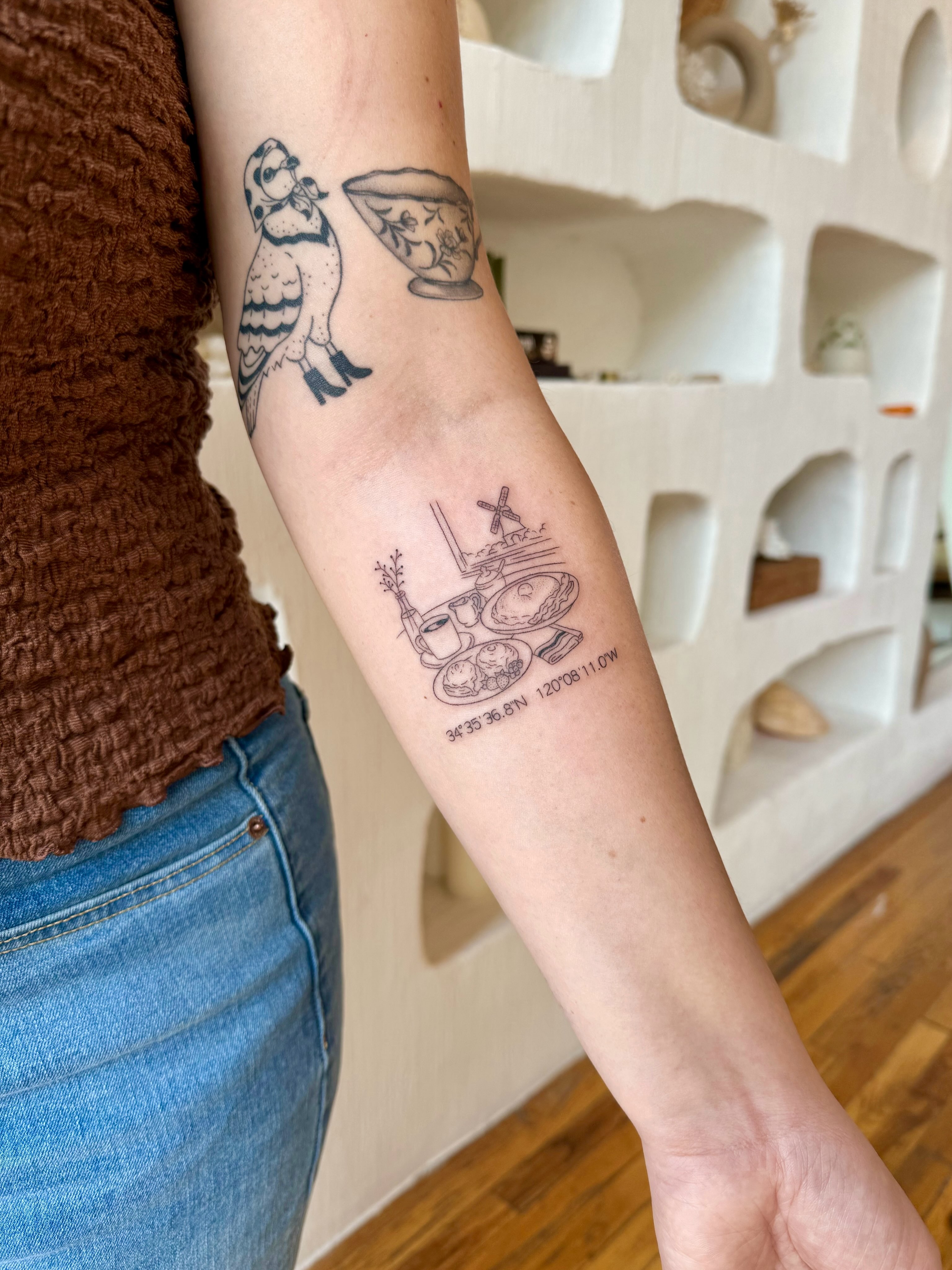 Breakfast scene black and grey tattoo on the forearm by Shilo Gold 🍒