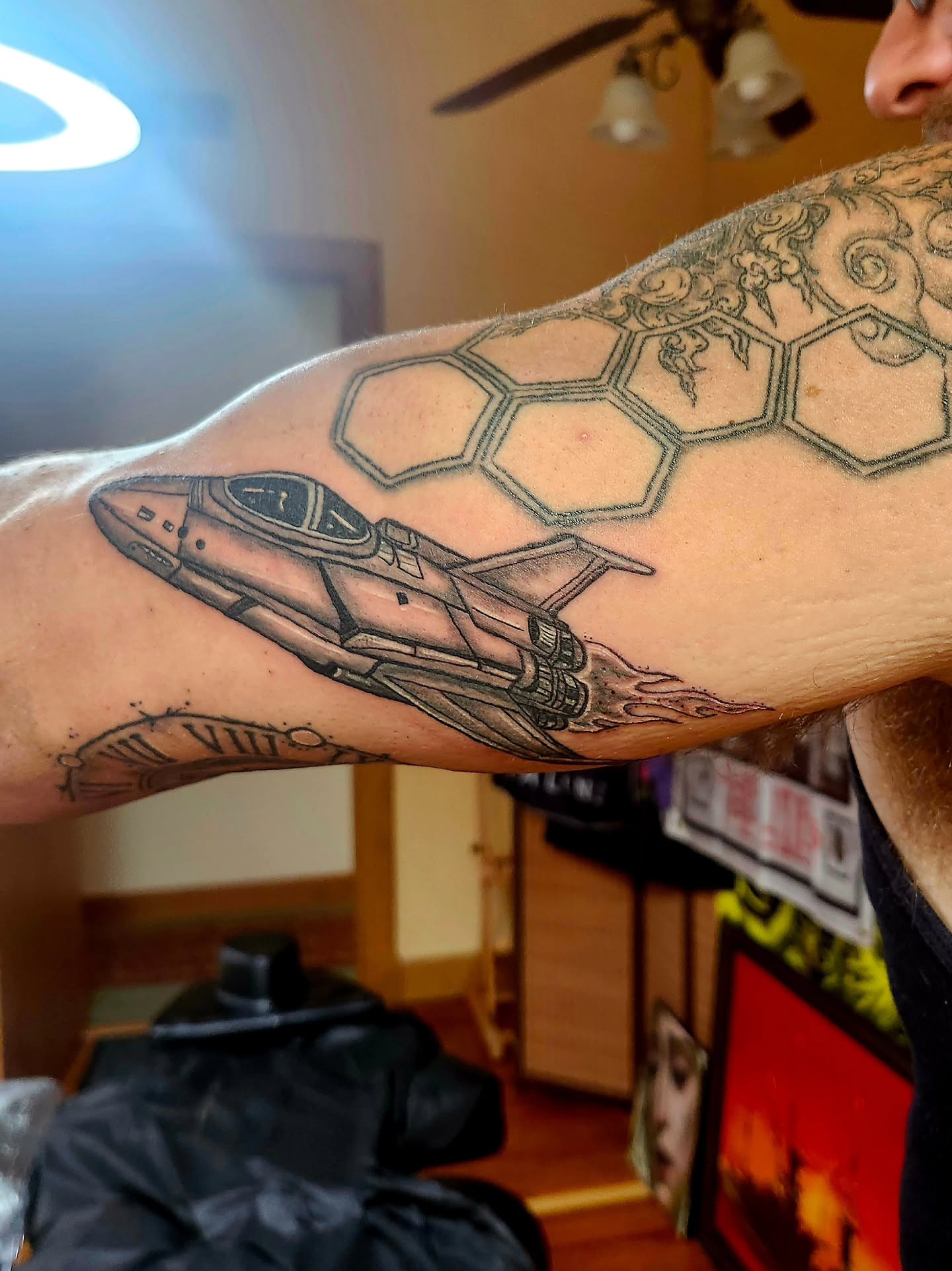 Spaceship black and grey tattoo on the forearm by @rockinr33d.tattoos