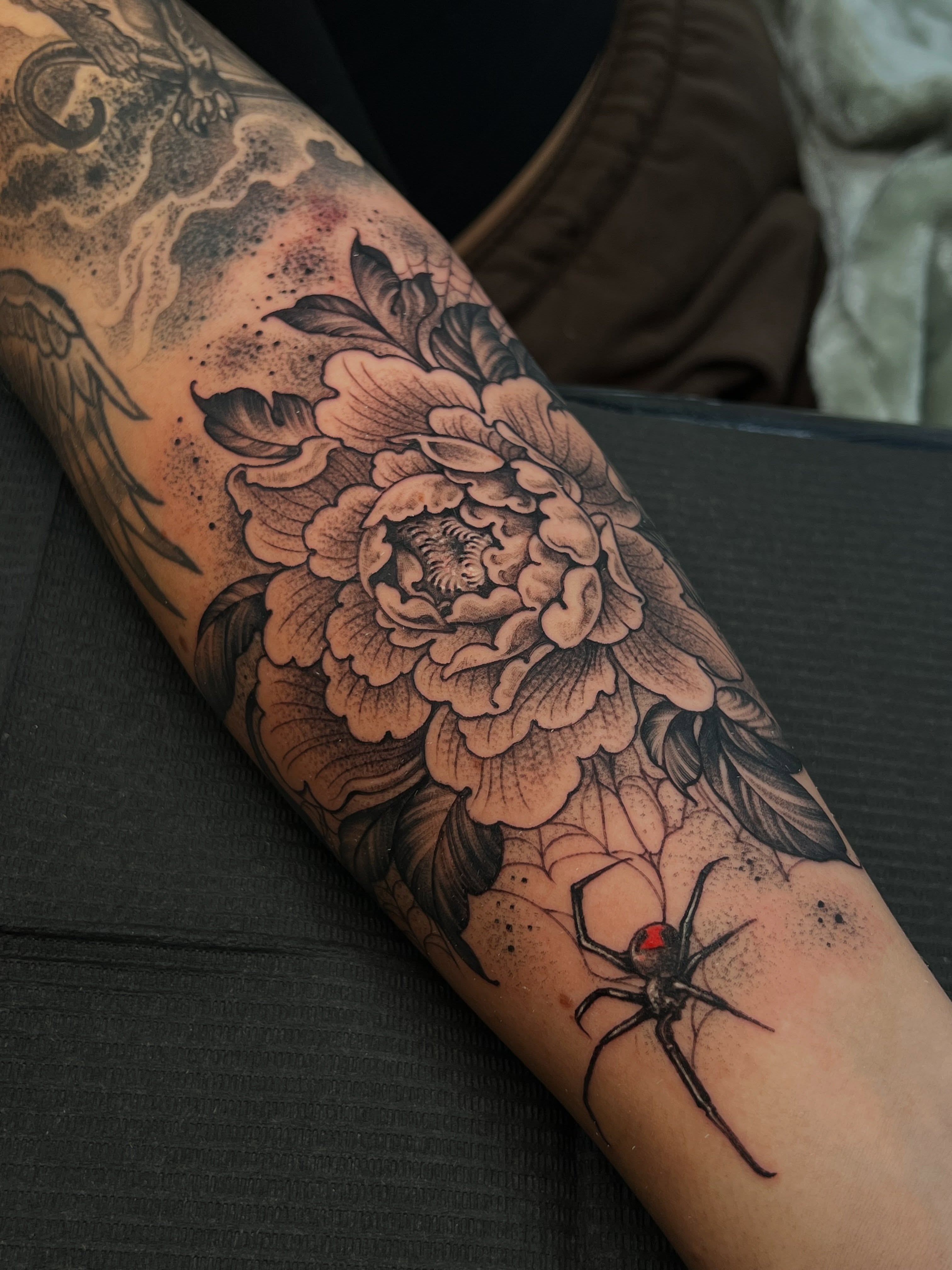 Tattoo by @fredd.chino.tattoos — dotwork, realism