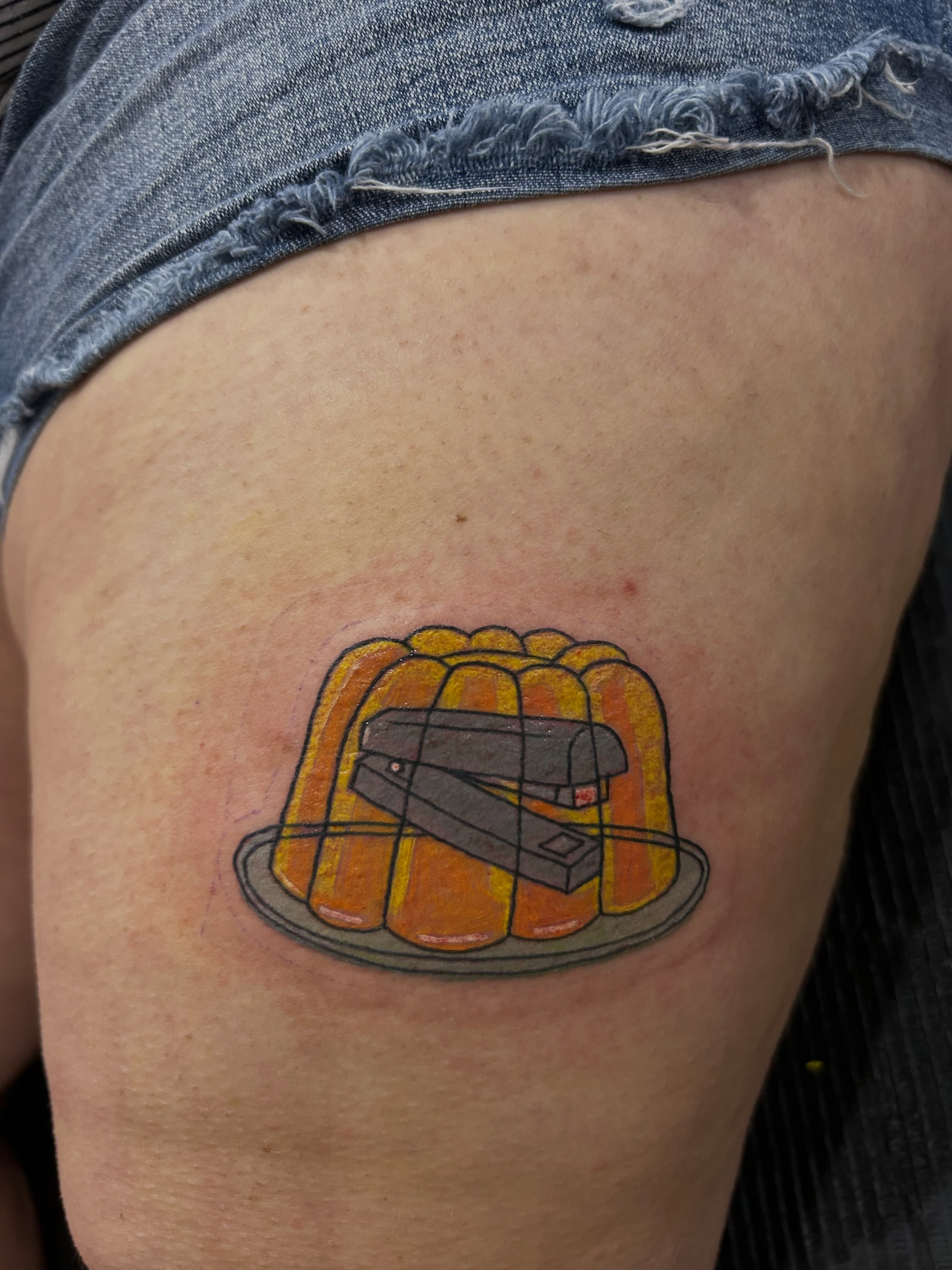 Jello mold dotwork tattoo on the thigh by Cyko Hernandez