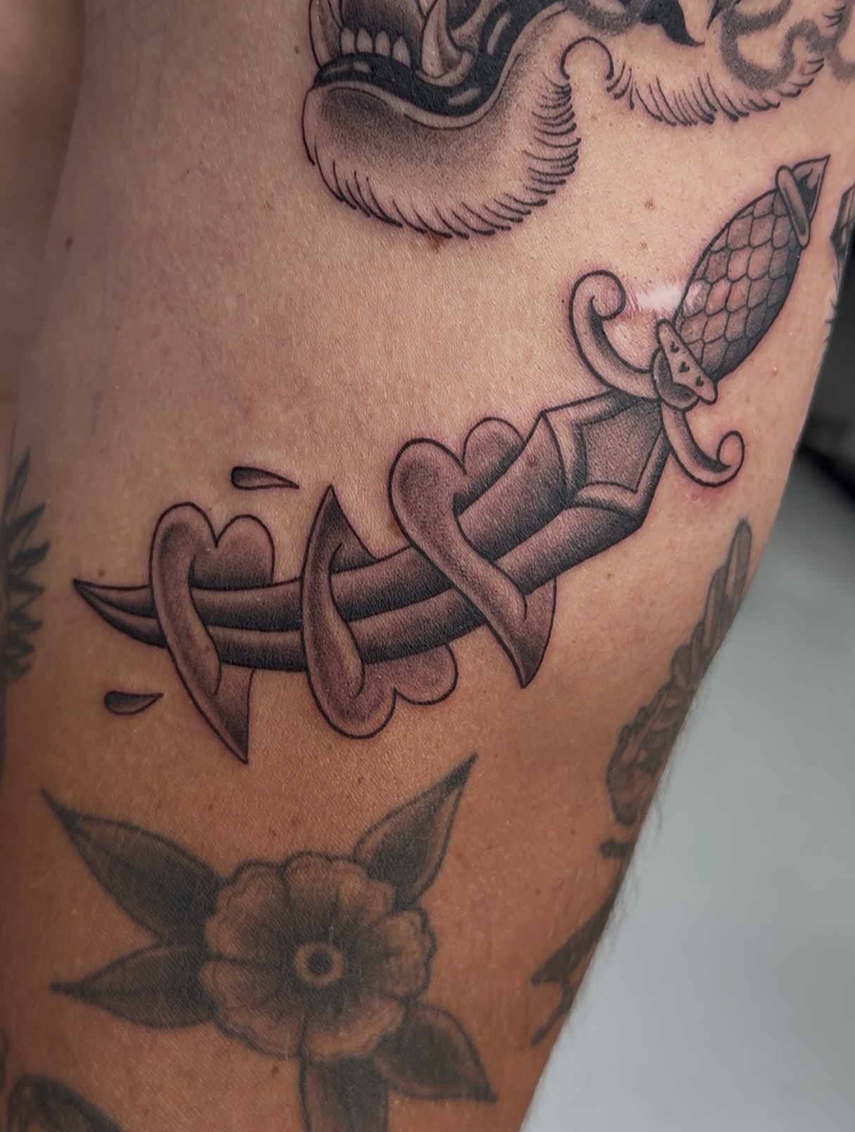 Sword and heart American traditional tattoo on the forearm by 𝕸𝖔𝖓𝖎𝖖𝖚𝖊𝖊𝖓