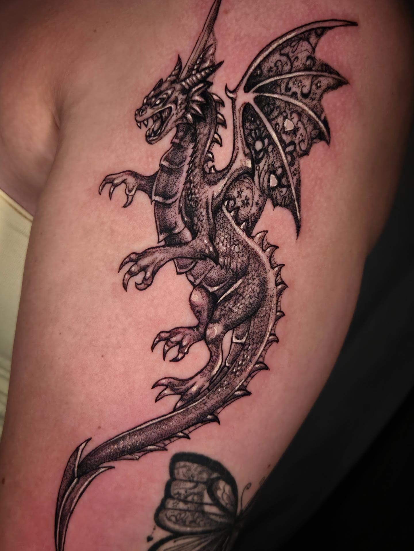 Dragon realism tattoo on the upper arm by Devin 🖤